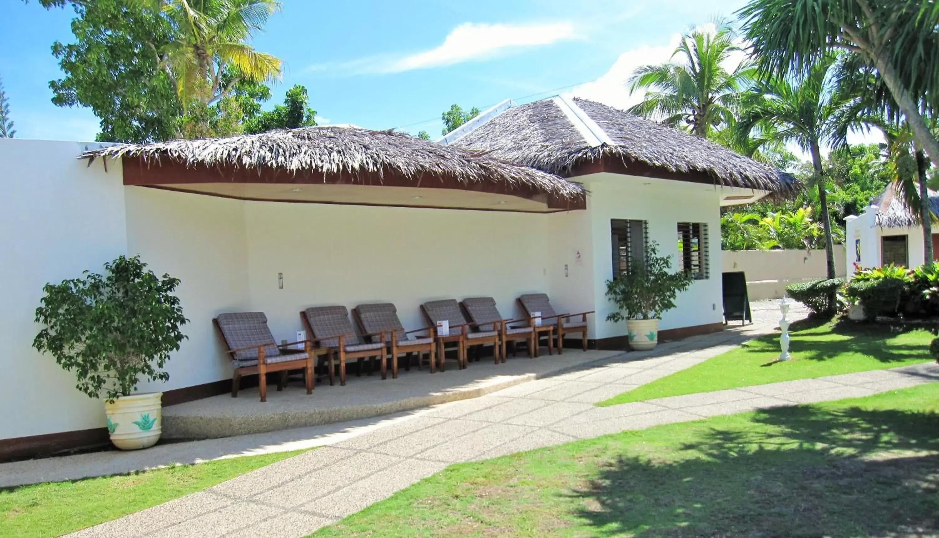 Patio in Quo Vadis Dive Resort