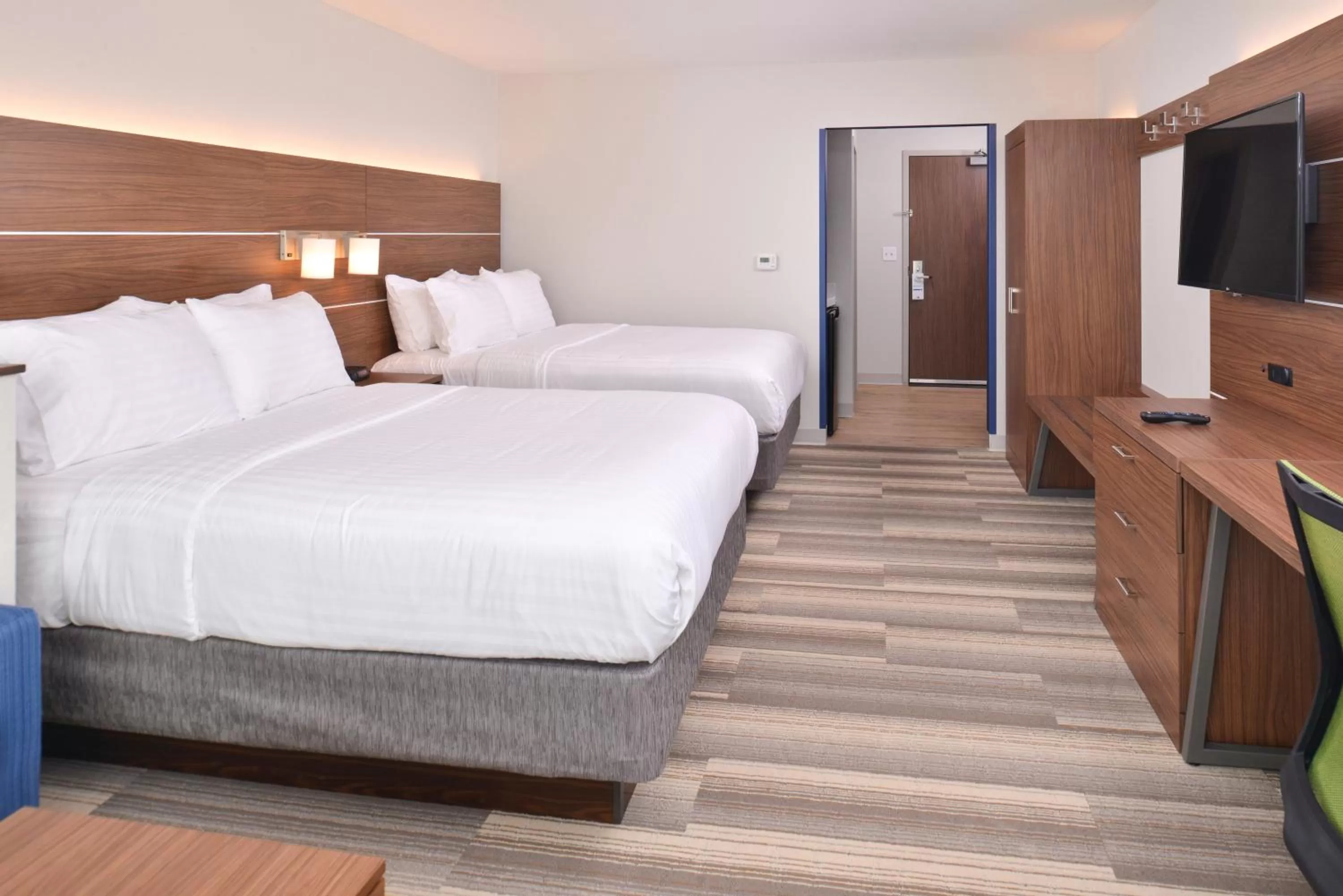 Photo of the whole room, Bed in Holiday Inn Express & Suites Omaha Airport by IHG