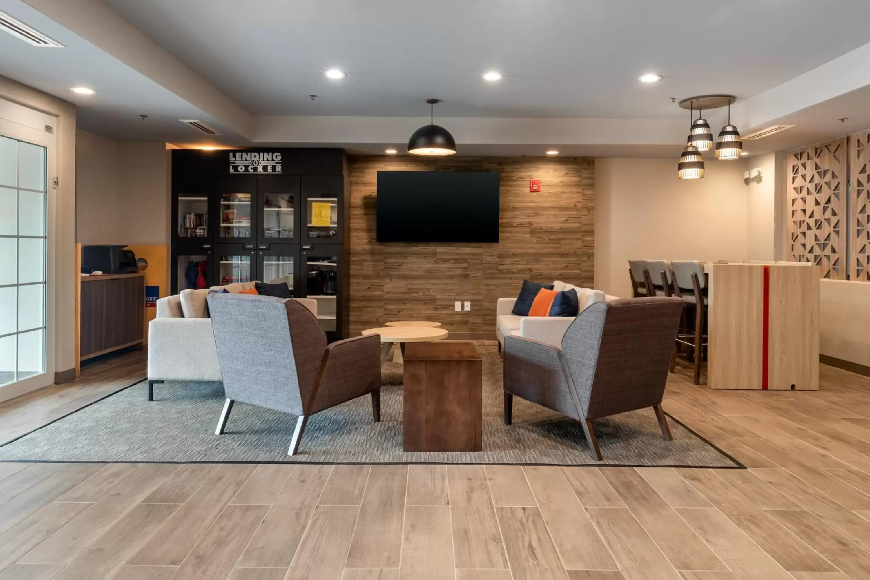 Lobby or reception, Seating Area in Candlewood Suites Enterprise, an IHG Hotel