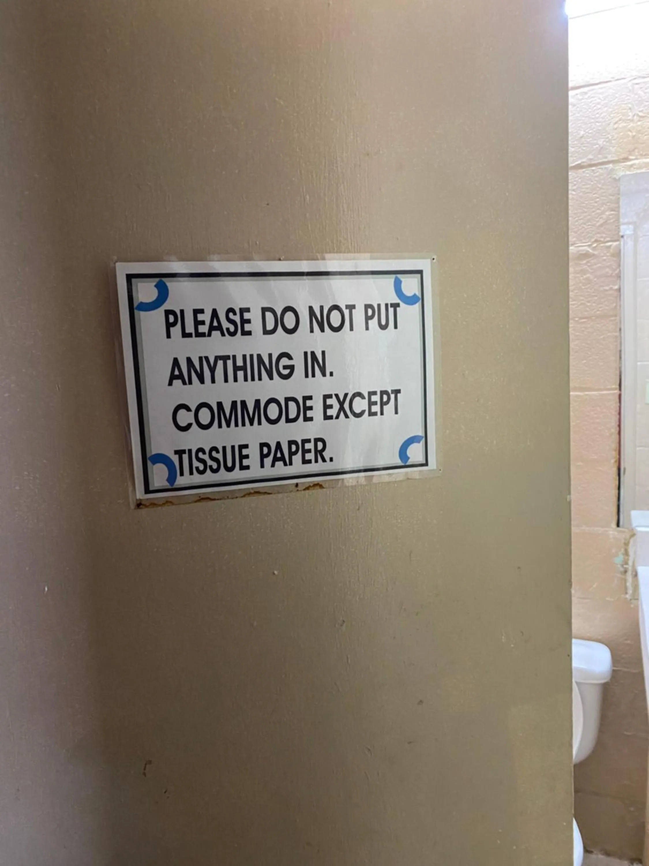 Logo/Certificate/Sign in Budget Inn