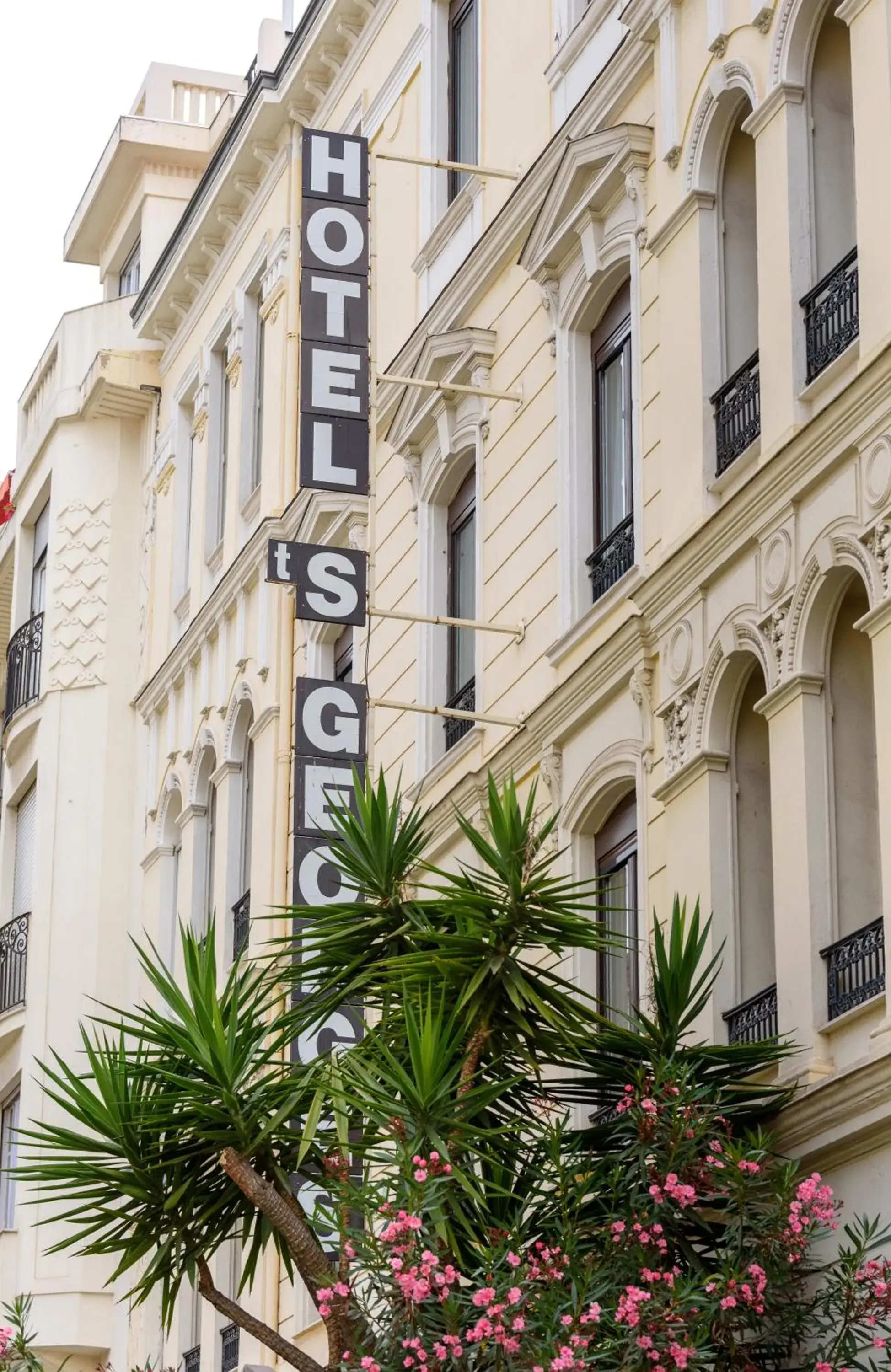 Property Building in Hotel Saint Georges