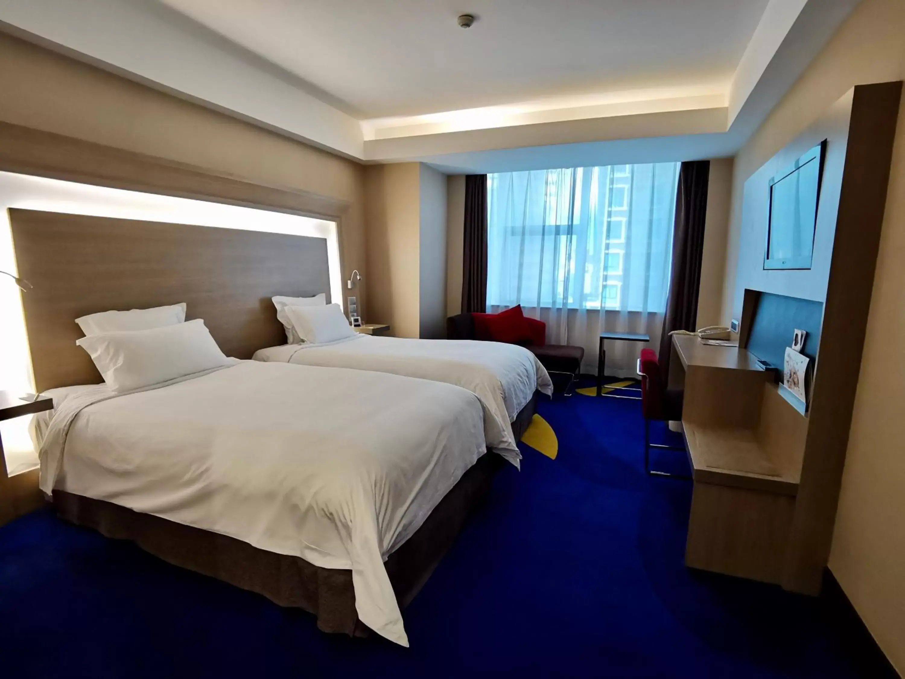 Photo of the whole room in Shenzhen Novotel Watergate(Kingkey 100)