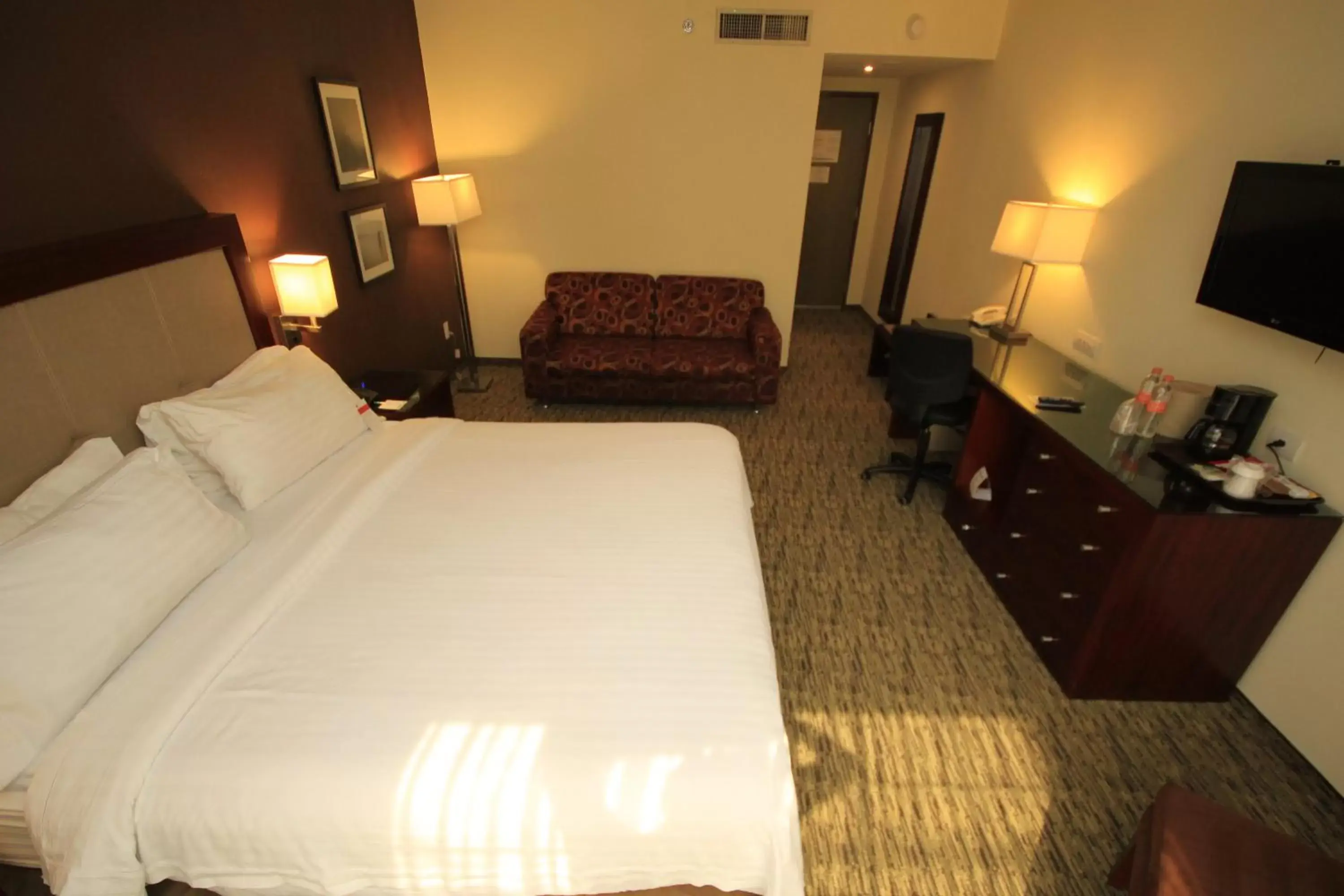 Bed in Holiday Inn Leon, an IHG Hotel