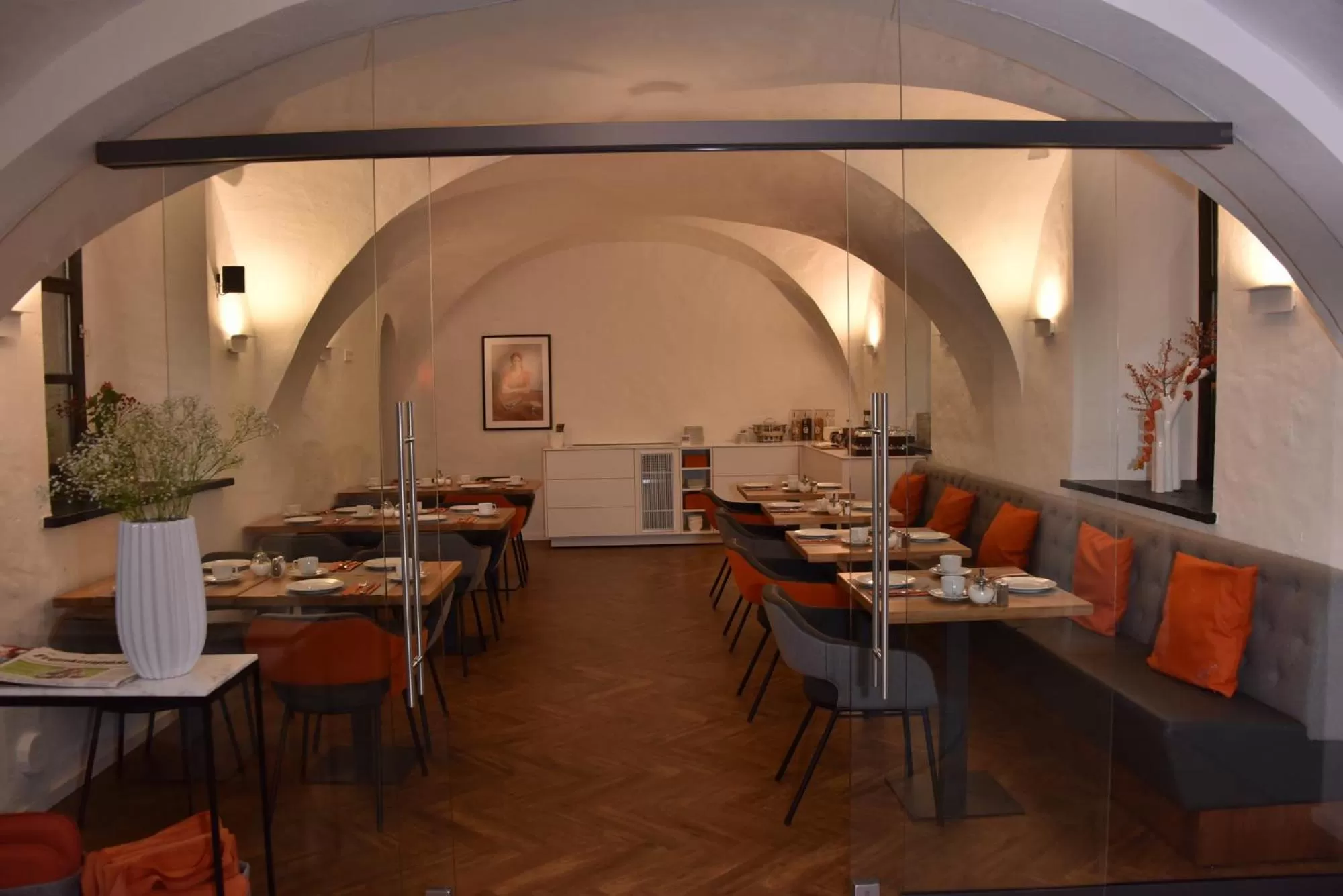 Restaurant/places to eat in Hotel Maxplatz