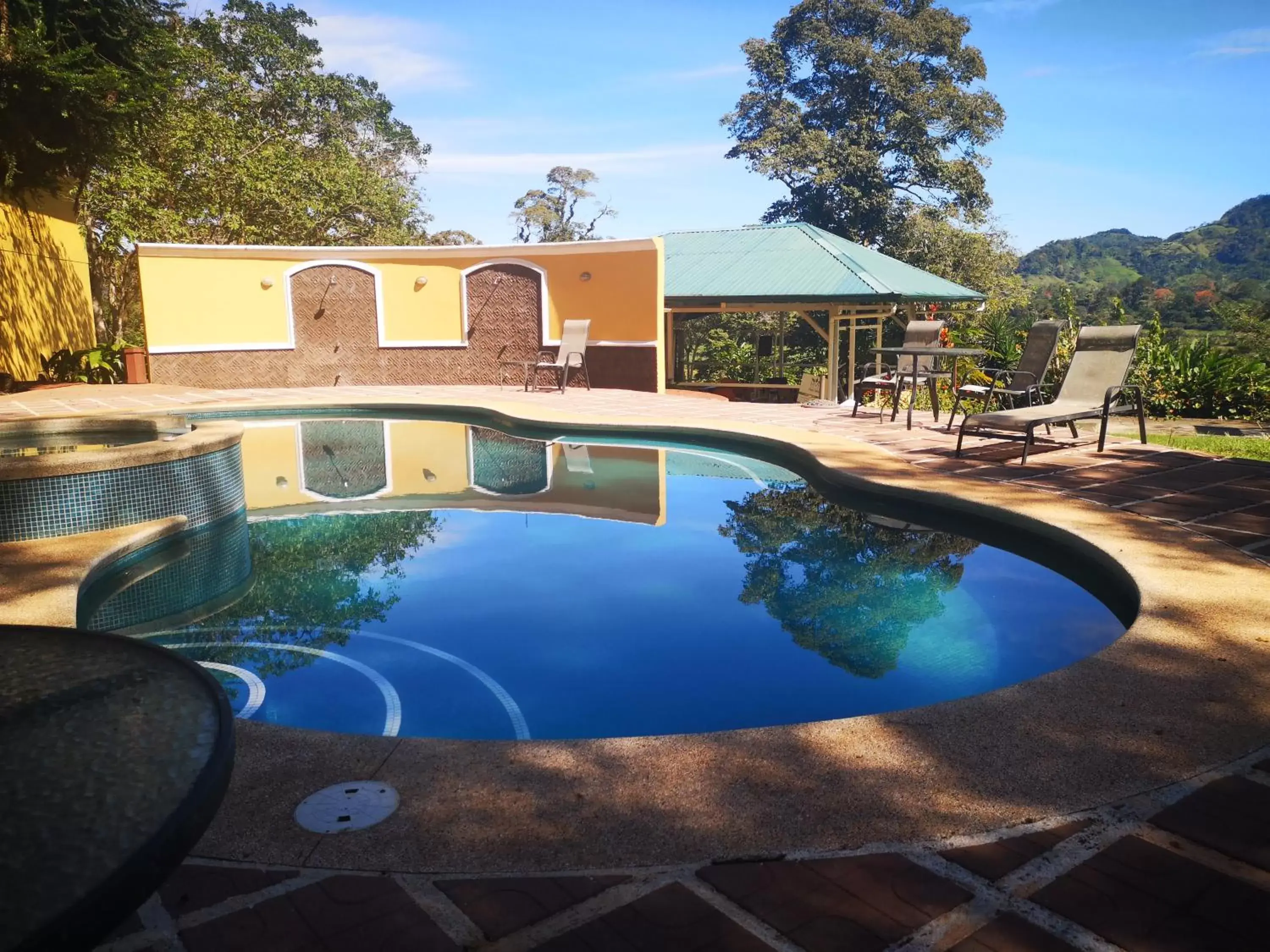 Swimming Pool in Hotel Villa Florencia