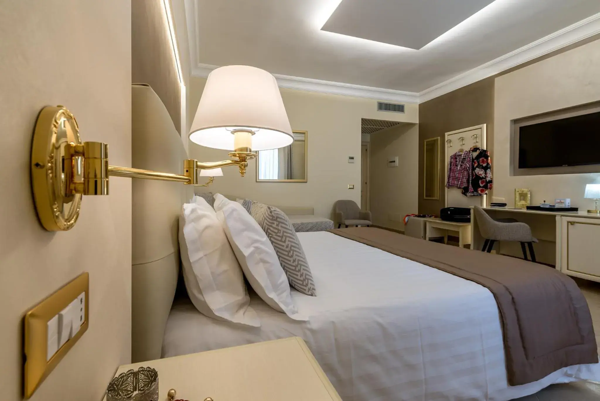 Bed in Vittorio Emanuele Boutique Hotel