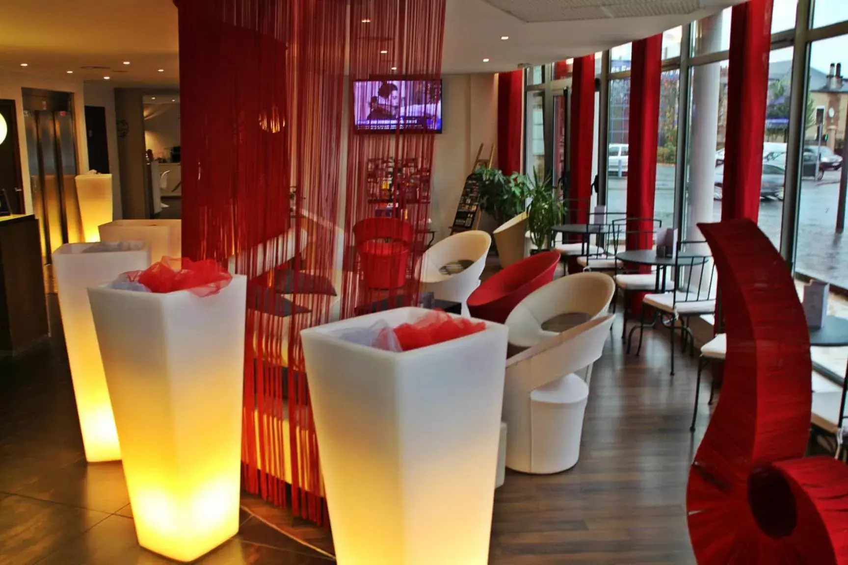 Lobby or reception, Lounge/Bar in Kyriad Charleville Mezieres