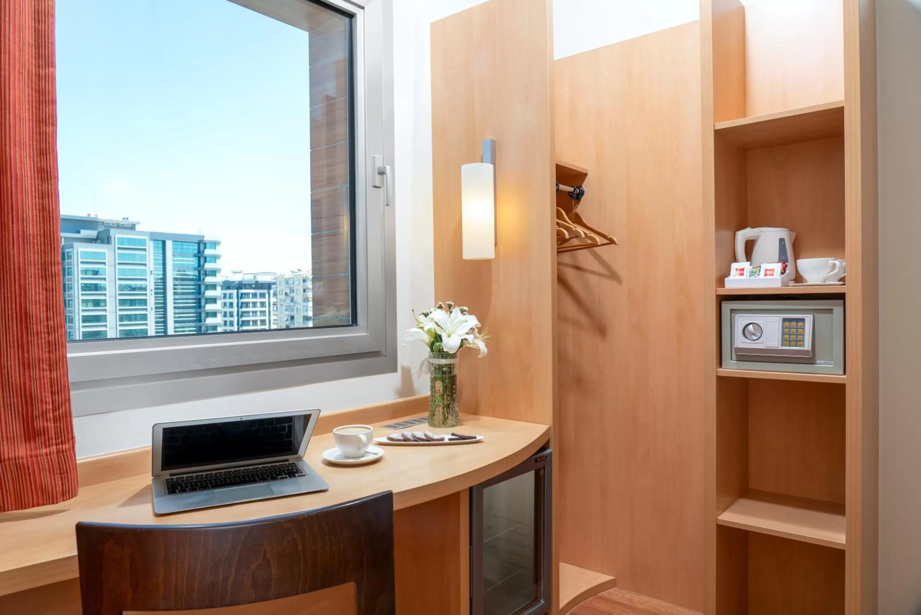 Coffee/tea facilities in ibis Adana