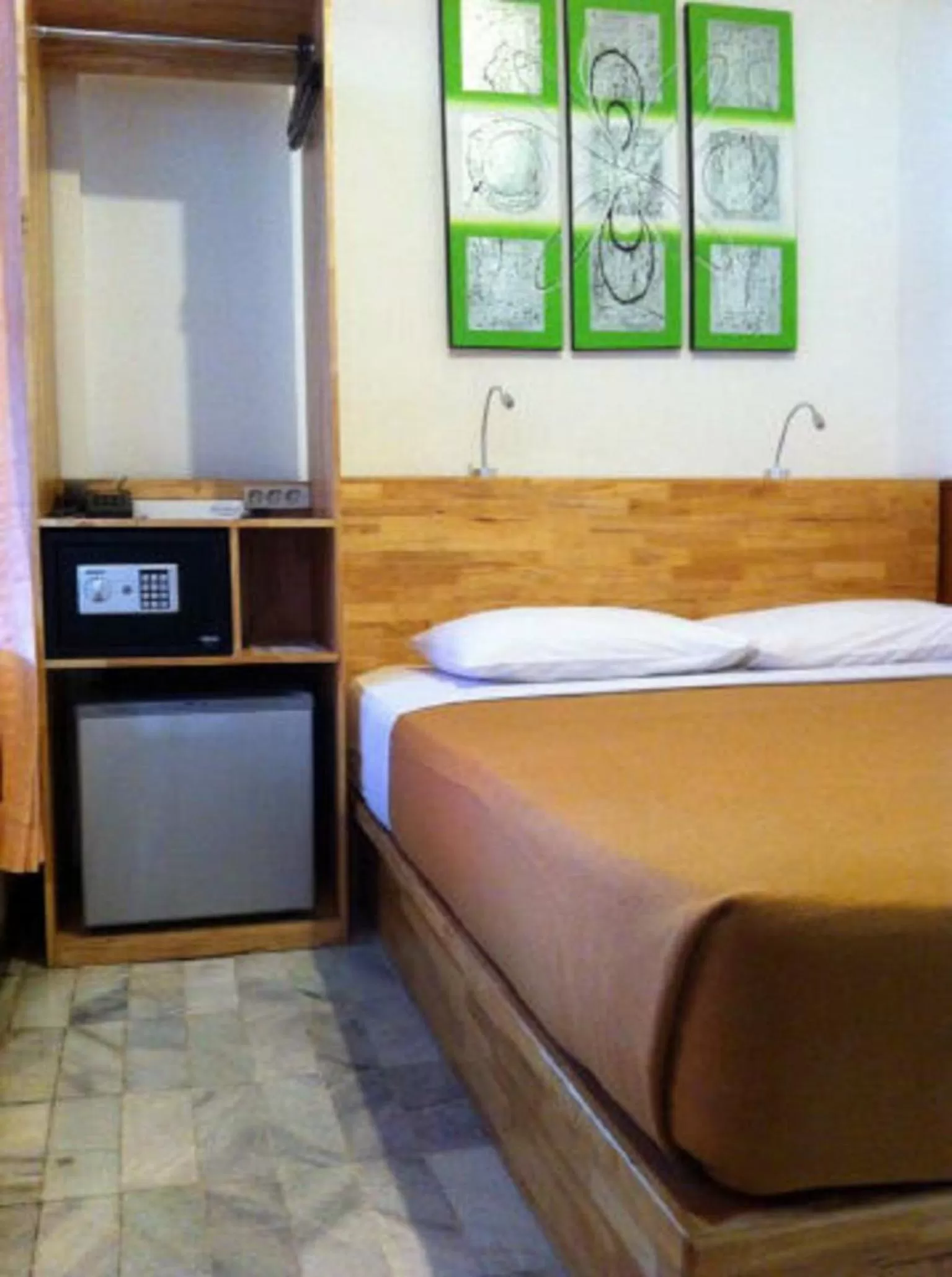 Photo of the whole room, Bed in Hotel Karthi Kuta