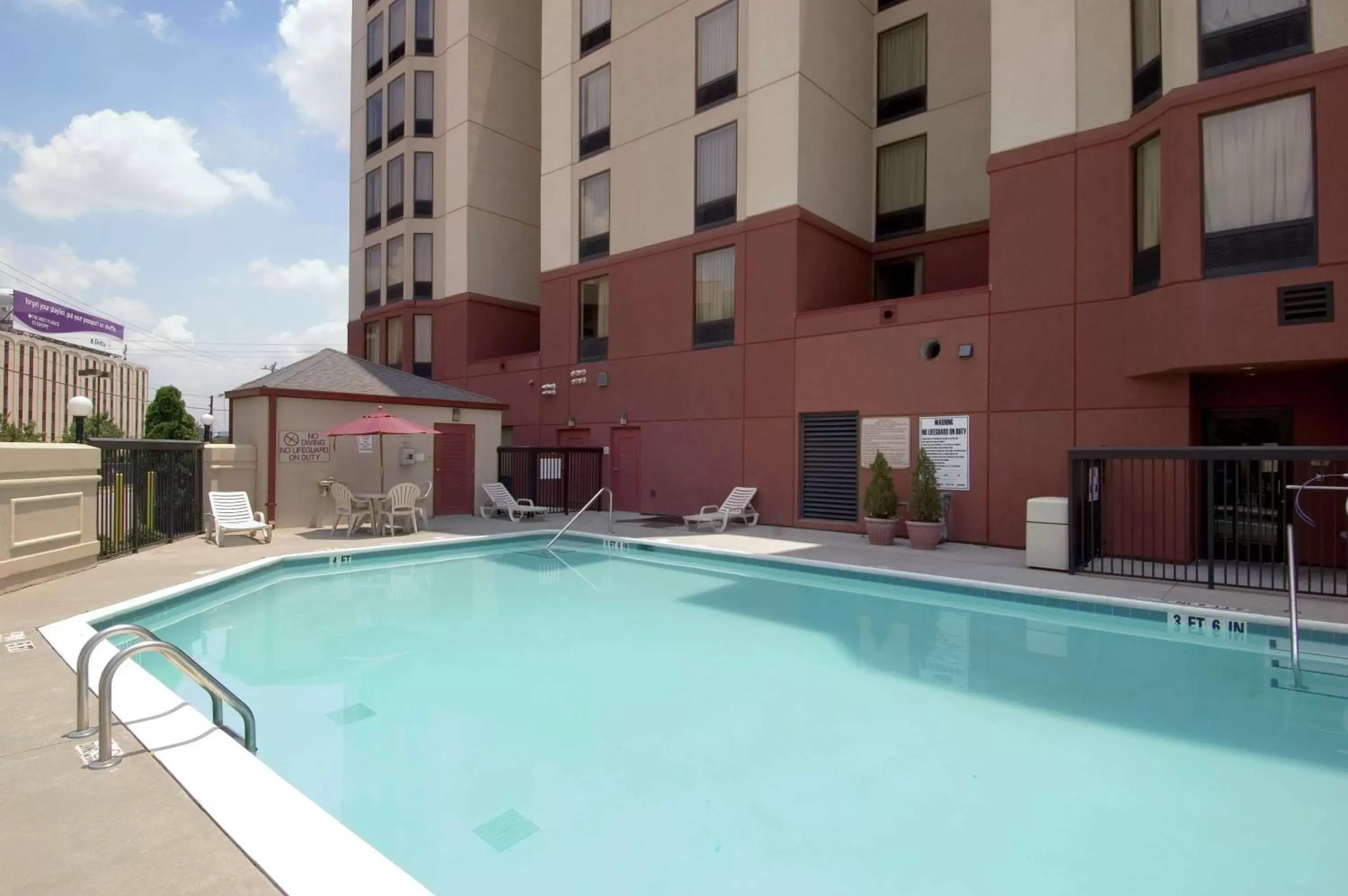 Pool view, Swimming Pool in Hampton Inn & Suites-Atlanta Airport North-I-85