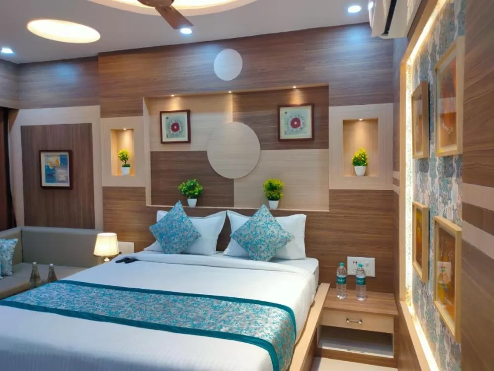 Bed in HOTEL CENTRAL SQUARE "A Couple Friendly Hotel"