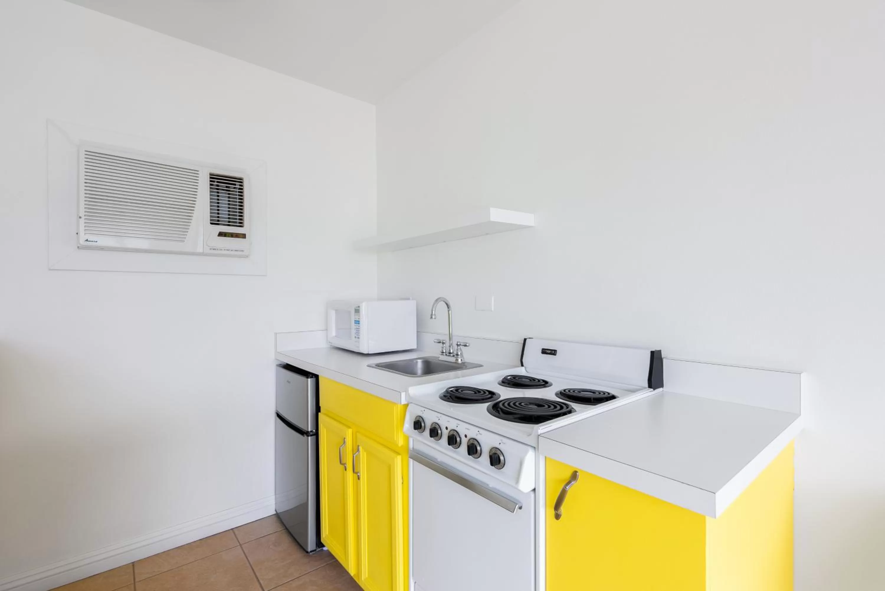 Kitchen/Kitchenette in The Monkey Tree Hotel by AvantStay