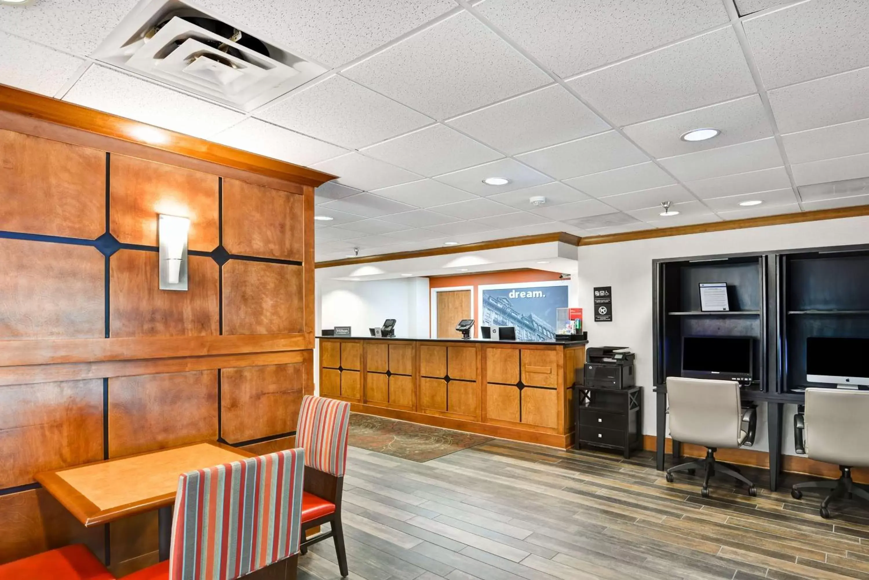 Lobby or reception in Hampton Inn Memphis Poplar