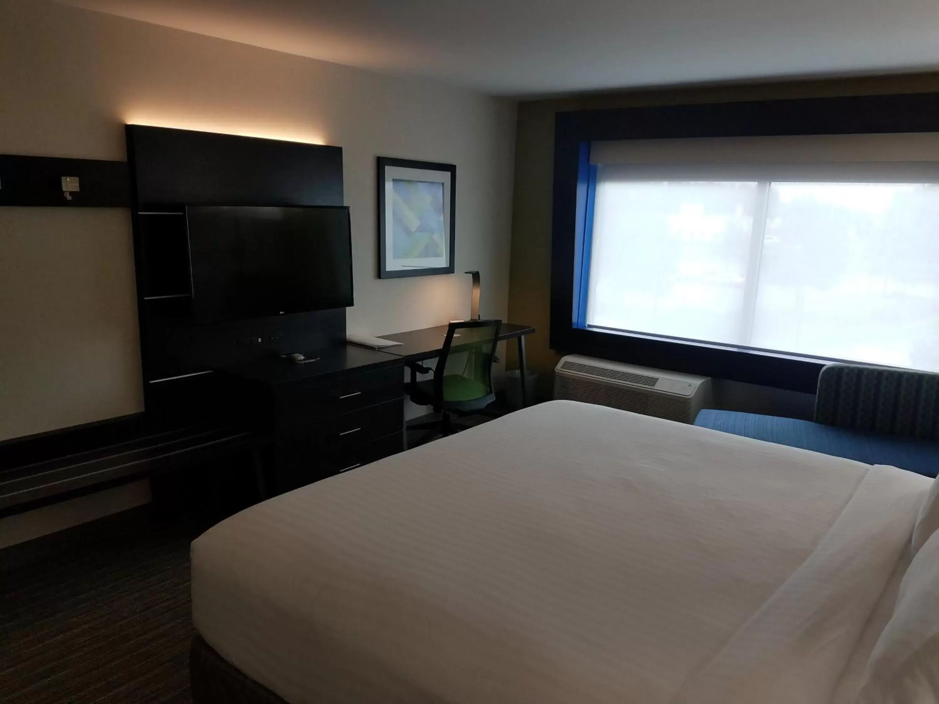 Photo of the whole room, Bed in Holiday Inn Express & Suites - Milledgeville, an IHG Hotel