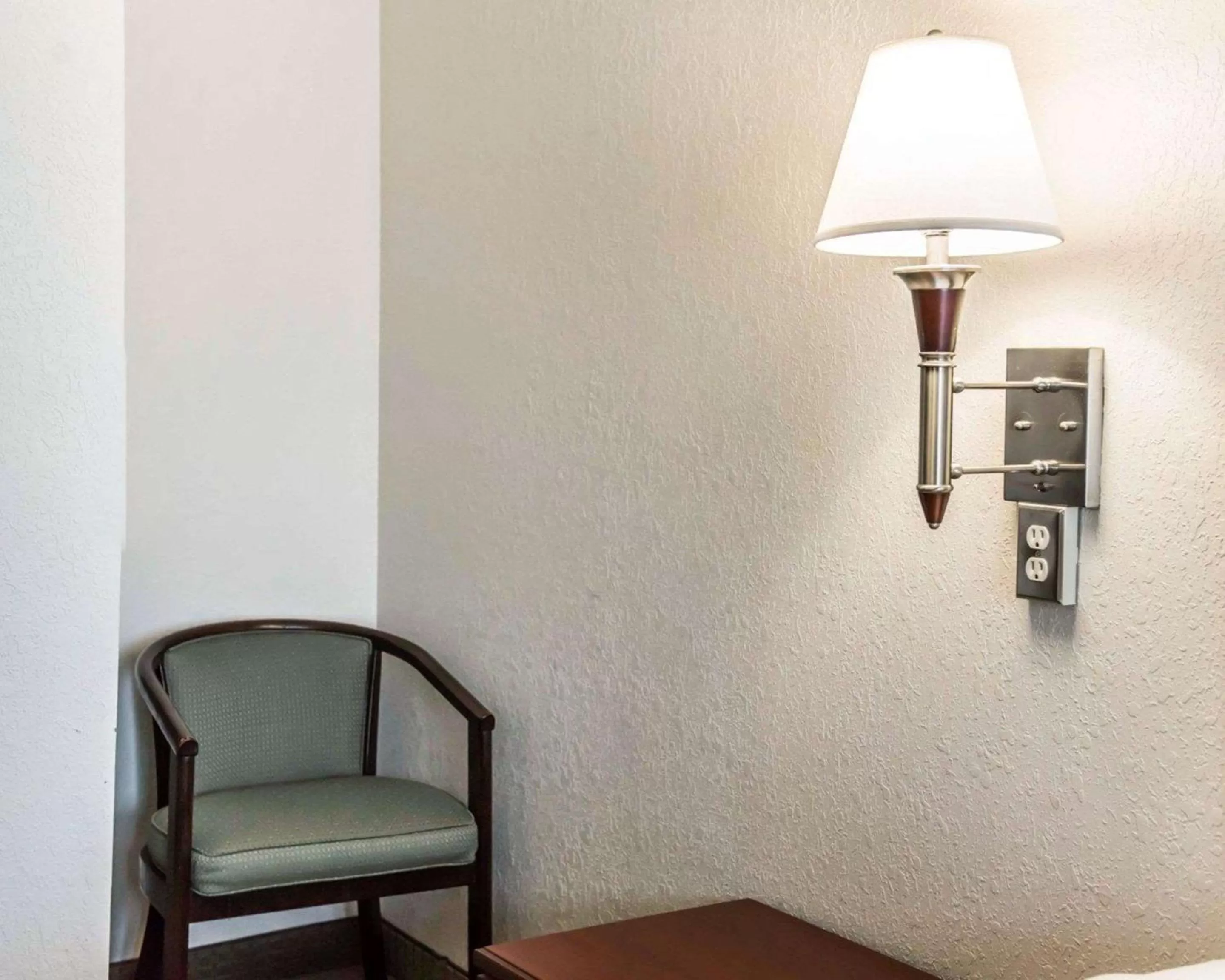 Photo of the whole room in Econo Lodge Monticello