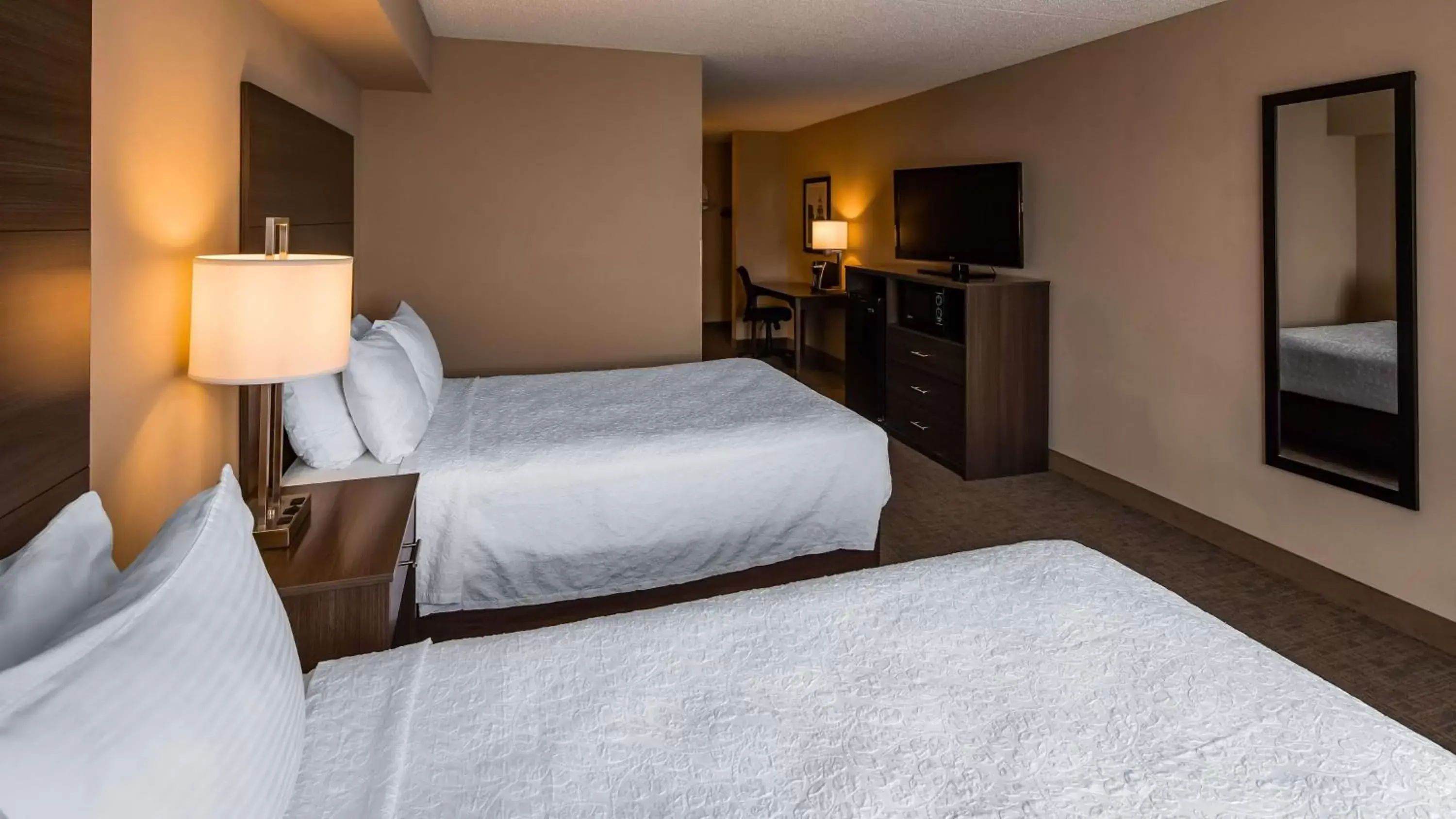 Photo of the whole room, Bed in Best Western East Towne Suites Photo of the whole room, Bed in Best Western East Towne Suites