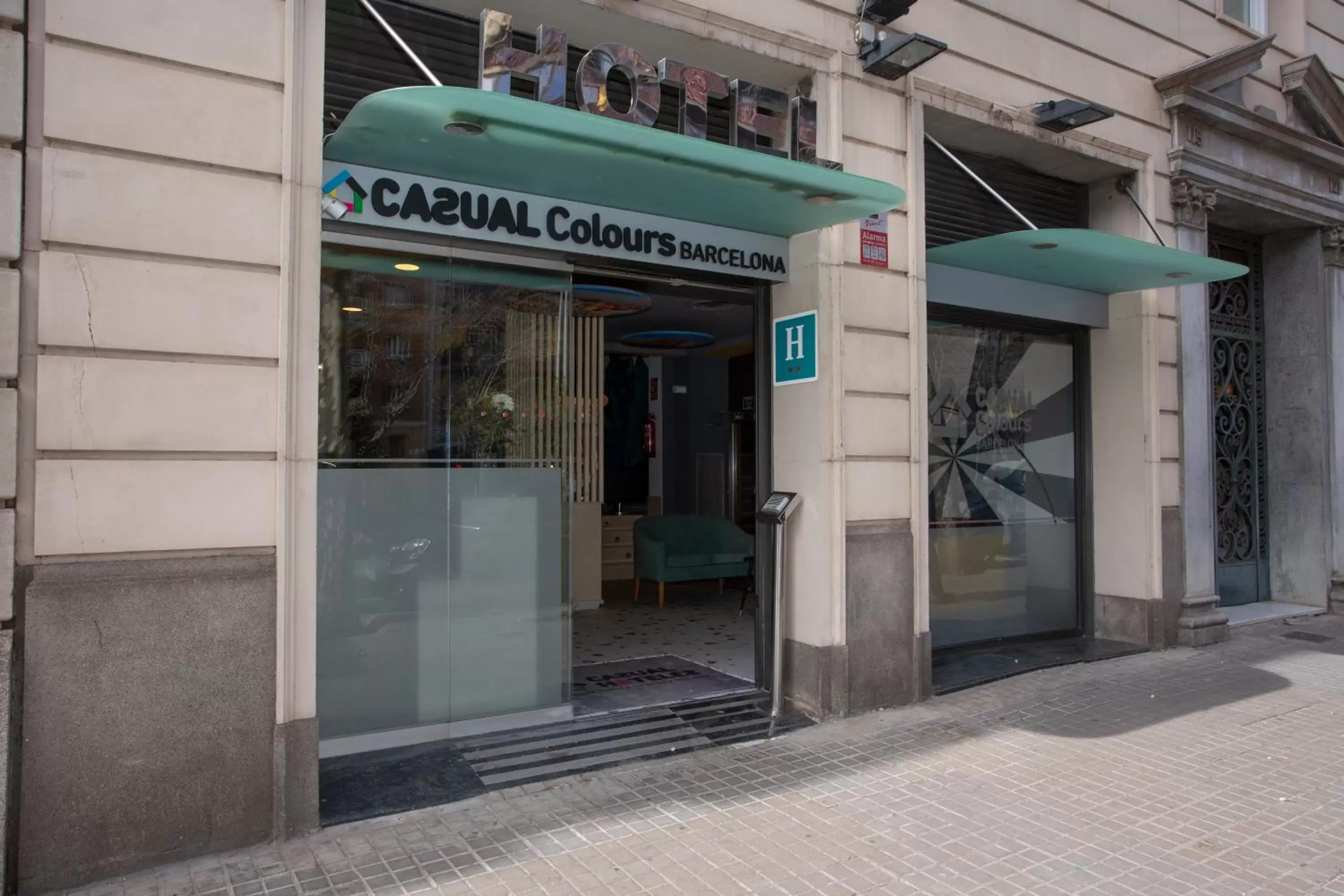 Facade/entrance in Casual Colours Barcelona