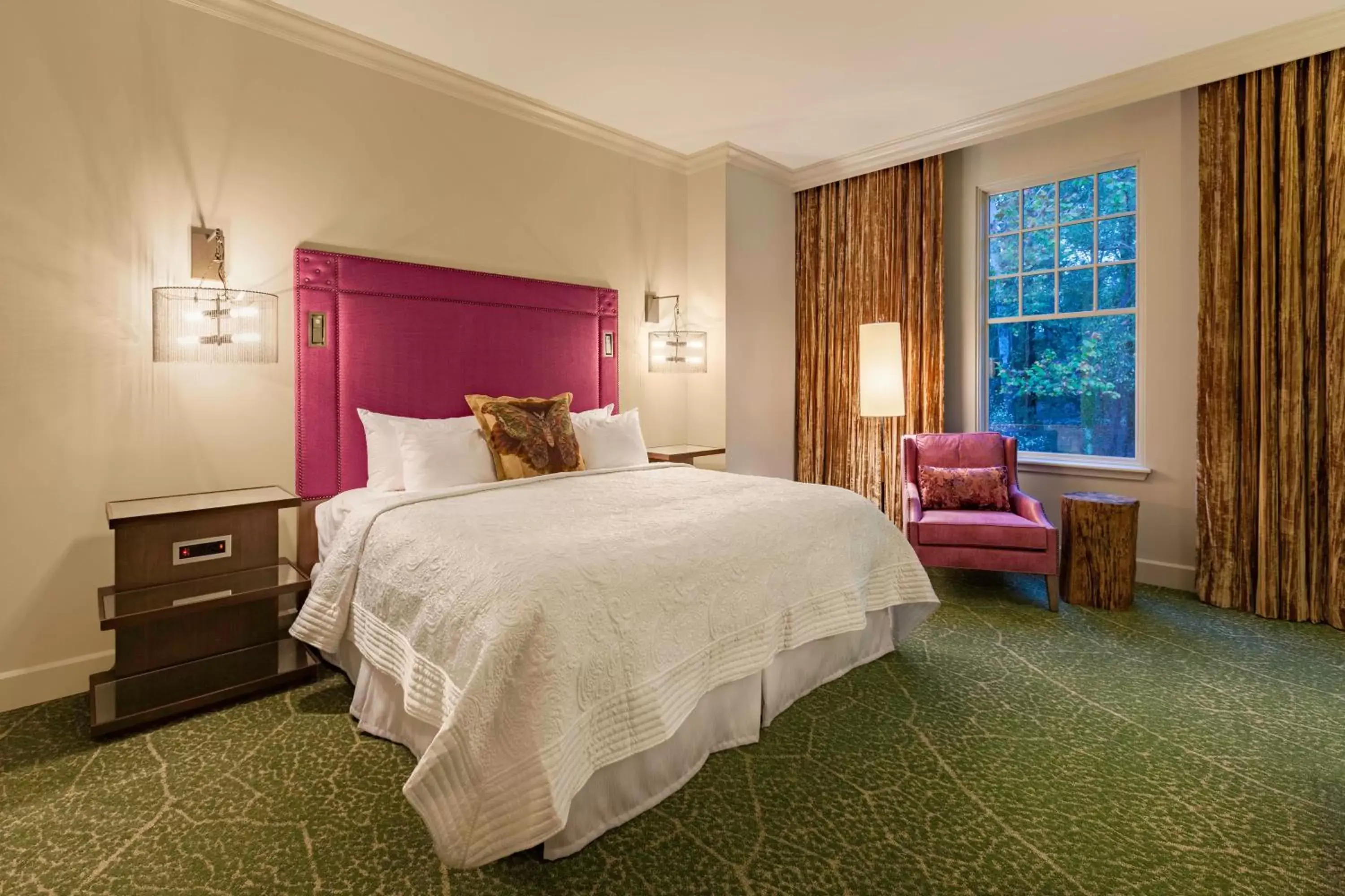 Photo of the whole room, Bed in Grand Bohemian Hotel Mountain Brook, Autograph Collection