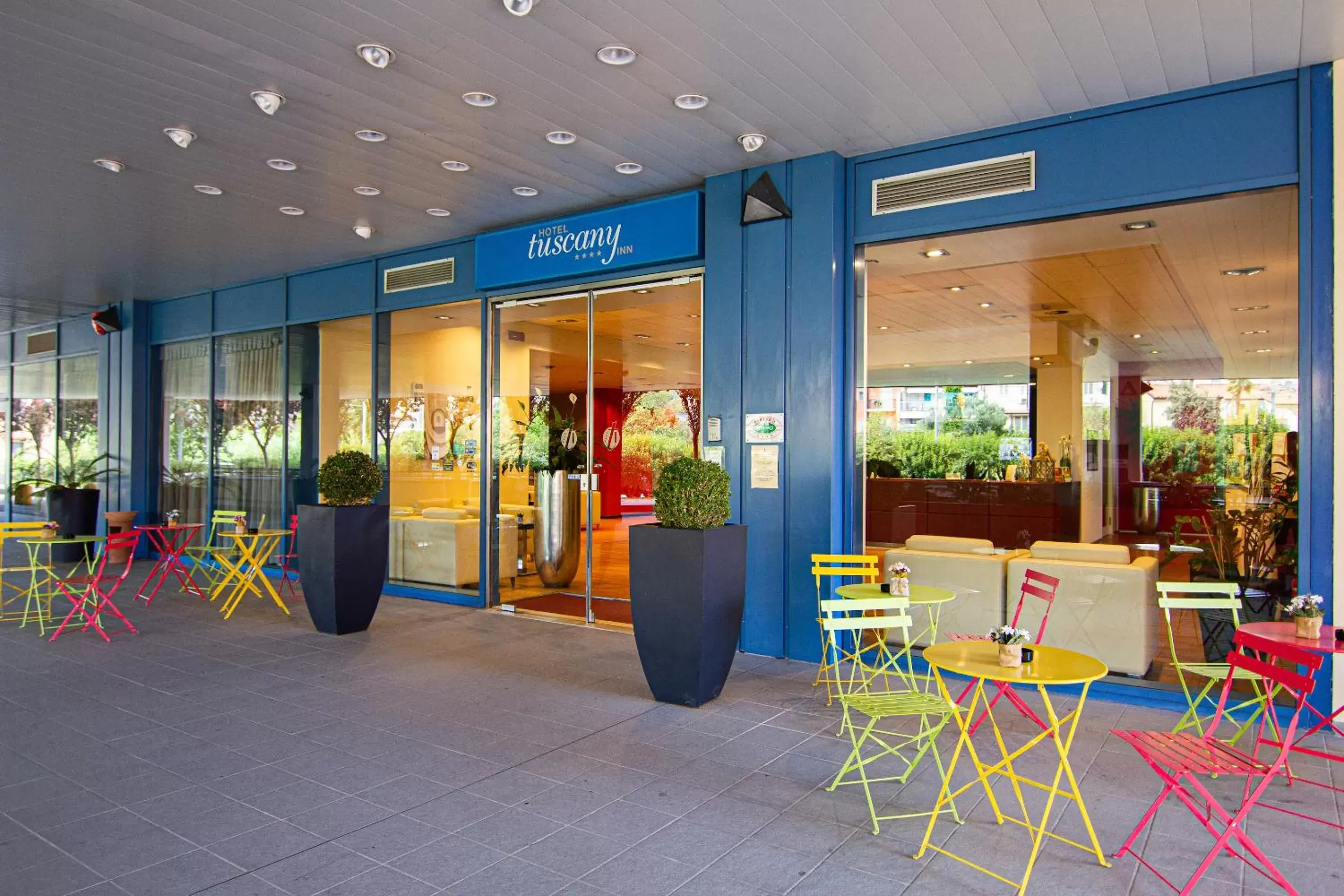 Facade/entrance in Tuscany Inn Facade/entrance in Tuscany Inn