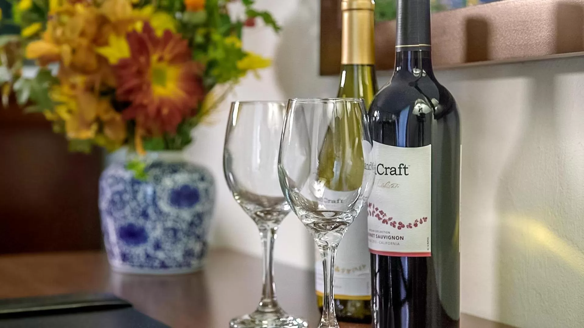 Alcoholic drinks in Inn at Pelican Bay