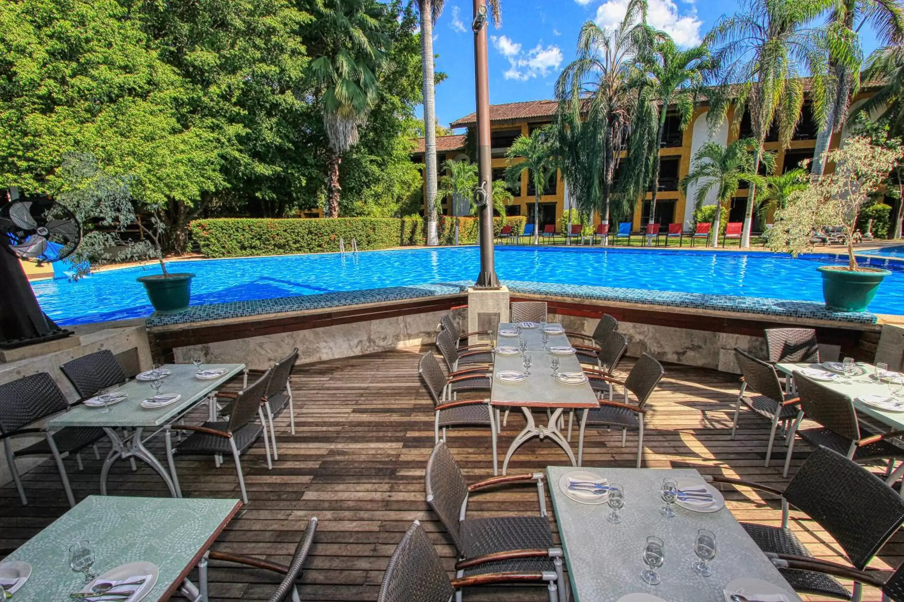 Lounge or bar, Swimming Pool in Hotel Ciudad Real Palenque