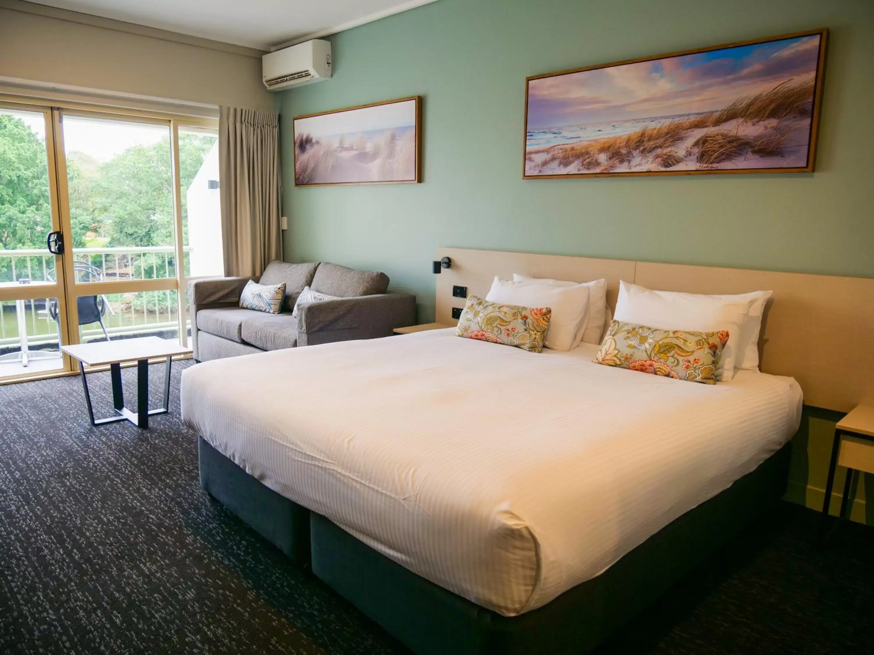 Photo of the whole room, Bed in Nightcap at Hinterland Hotel Nerang