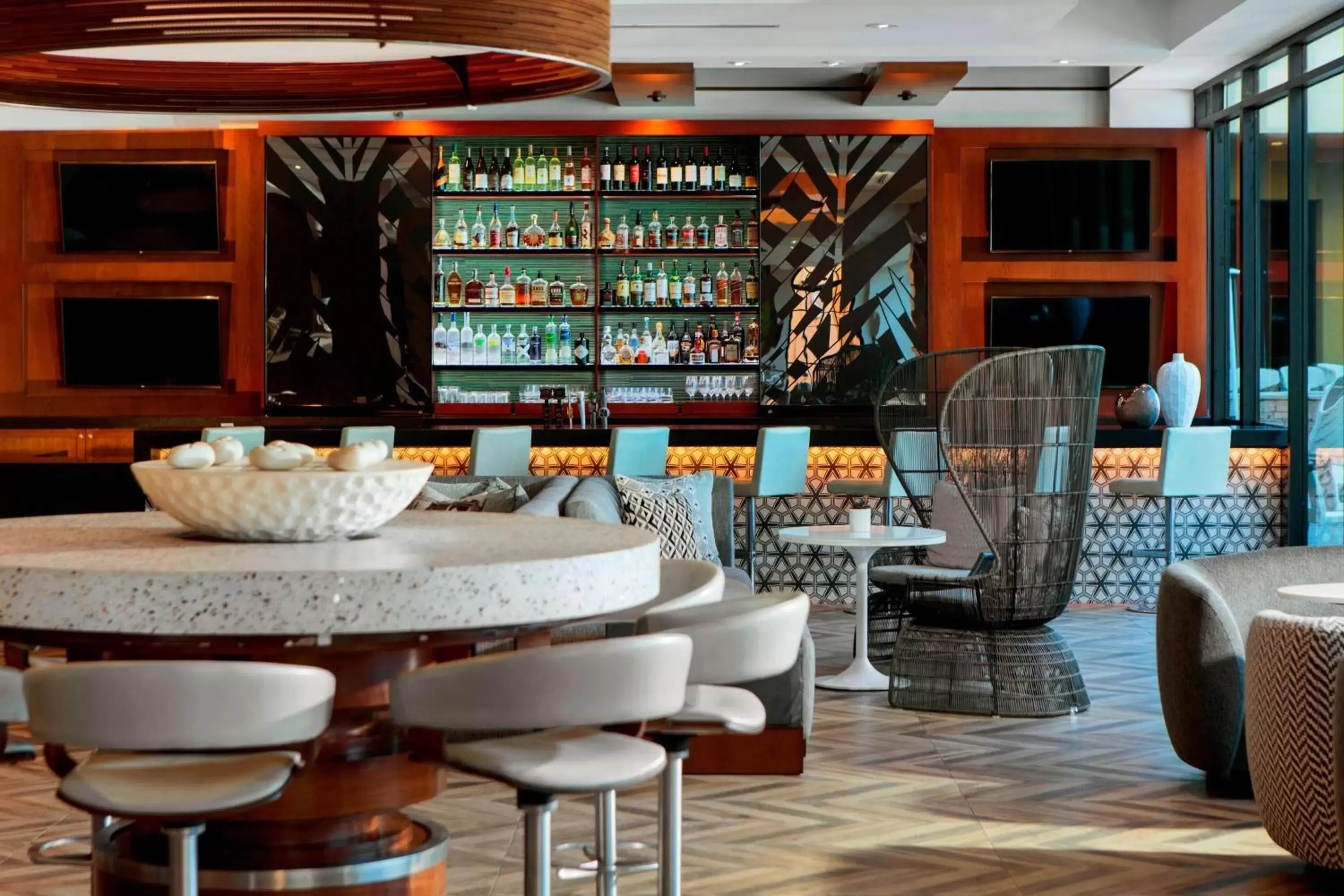 Lounge or bar, Restaurant/Places to Eat in Renaissance Palm Springs Hotel