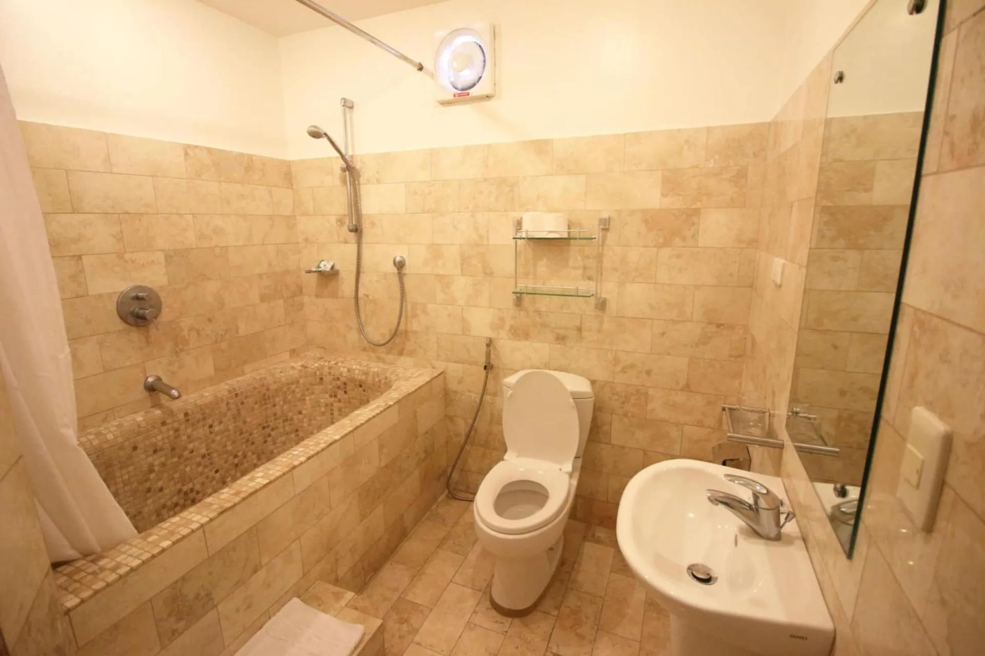 Bathroom in Mermaid Resort and Dive Center