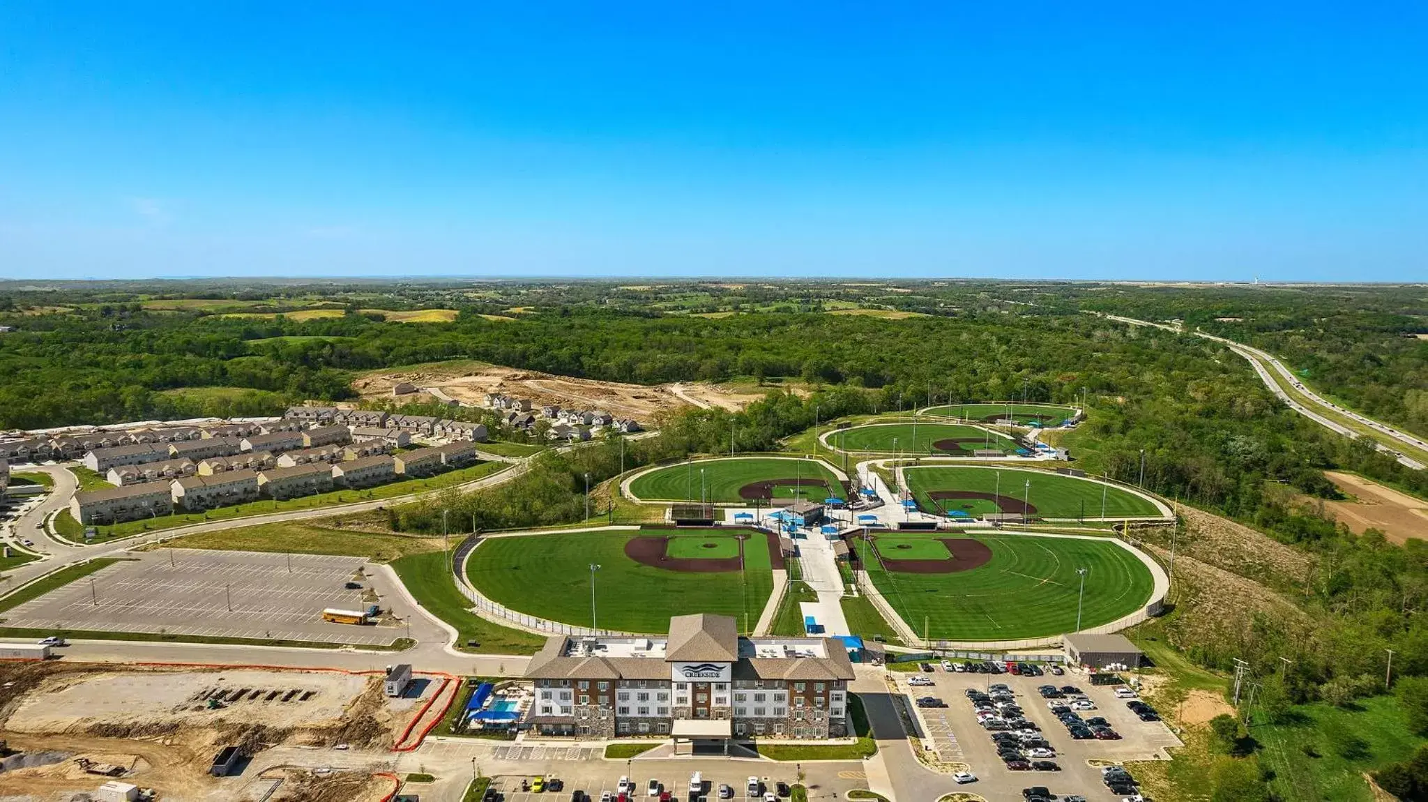 Property building, Bird's-eye View in Holiday Inn Express Kansas City North Parkville, an IHG Hotel