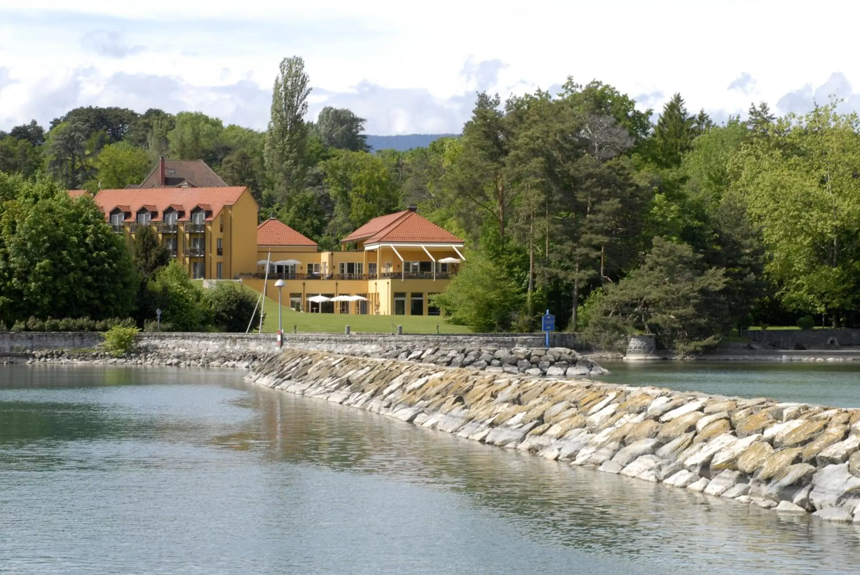 Facade/entrance, Beach in Hotel La Barcarolle