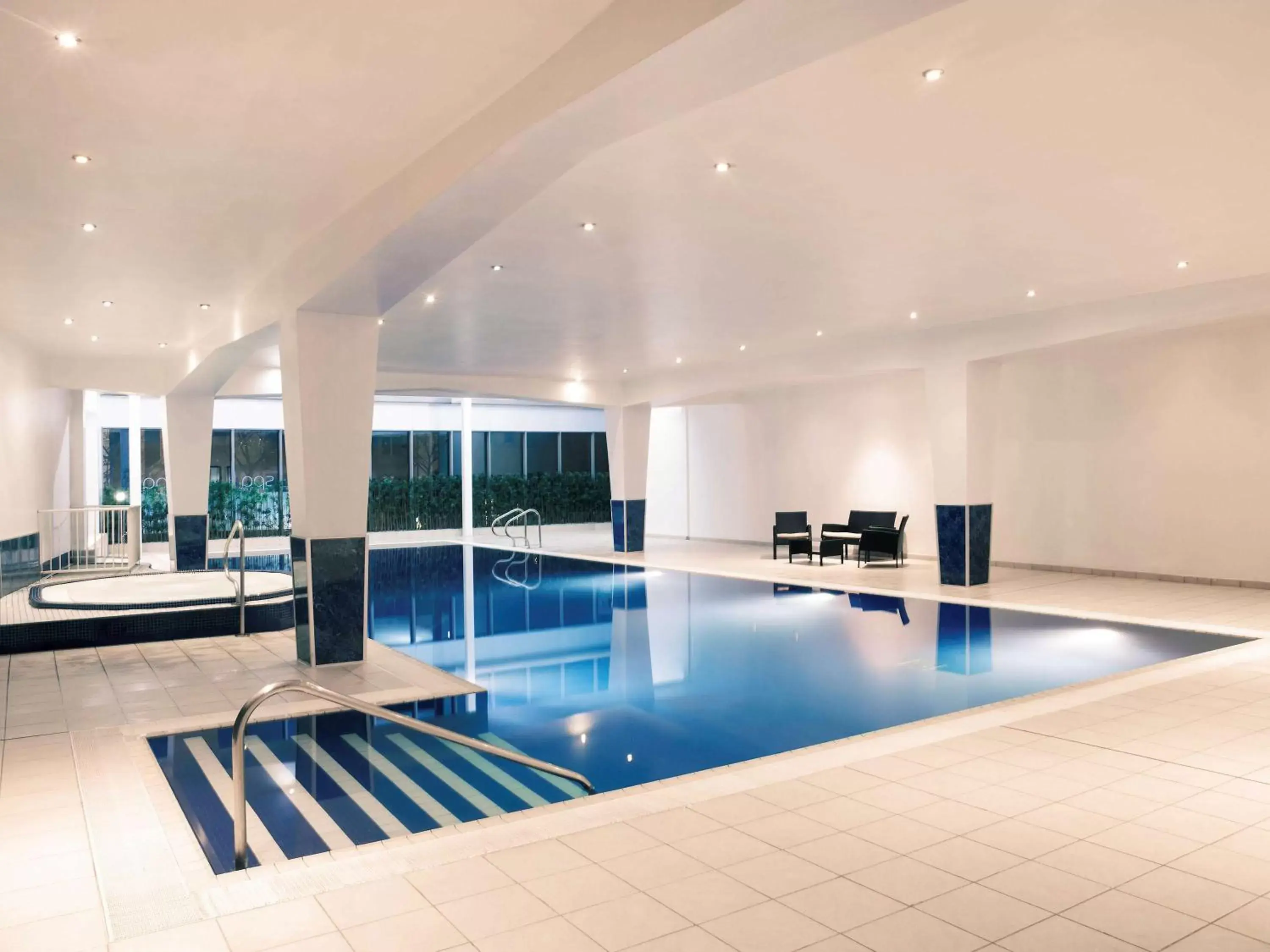 Spa and wellness centre/facilities, Swimming Pool in Mercure Cardiff Holland House Hotel & Spa