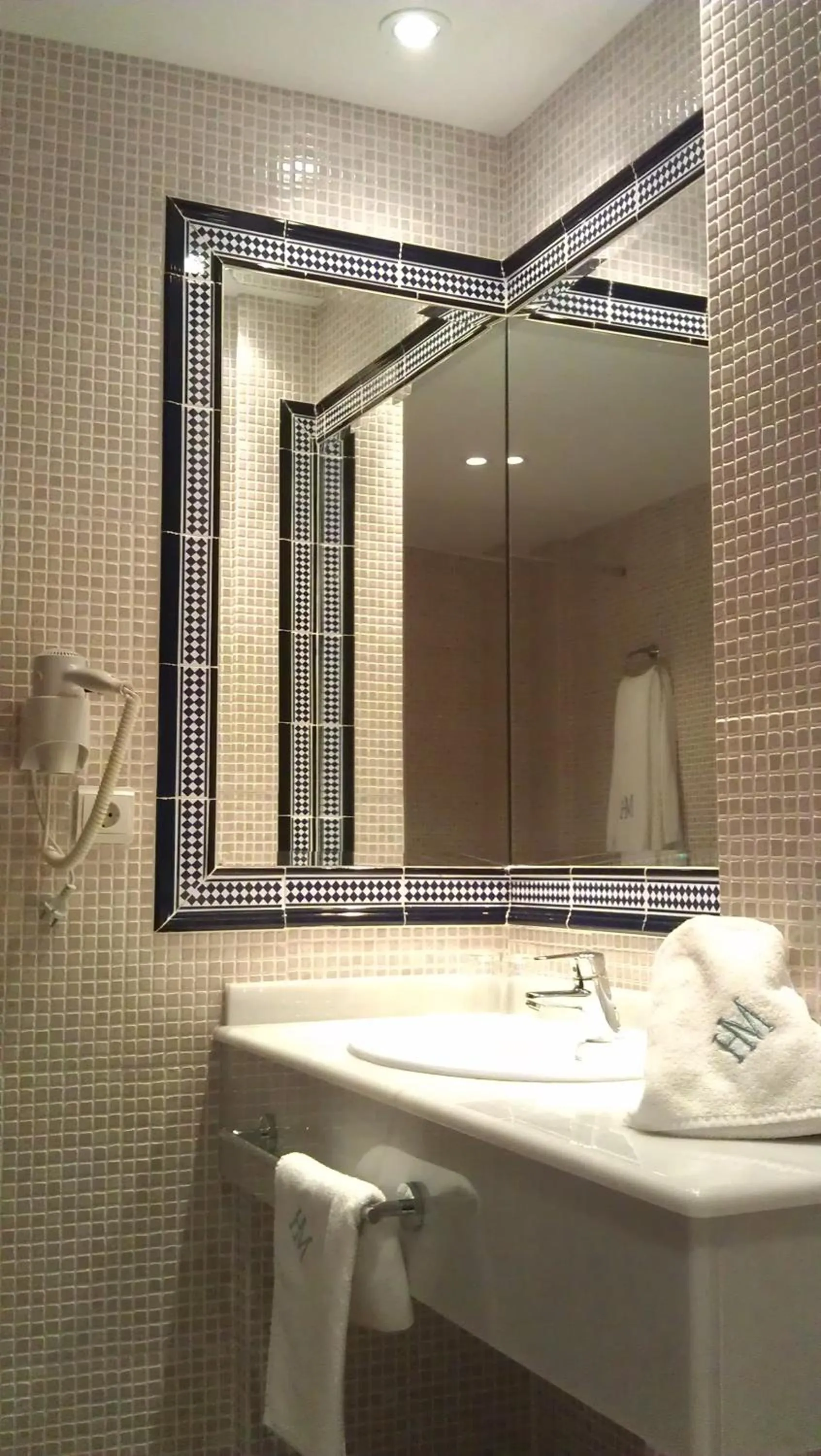 Bathroom in Hotel Maestre