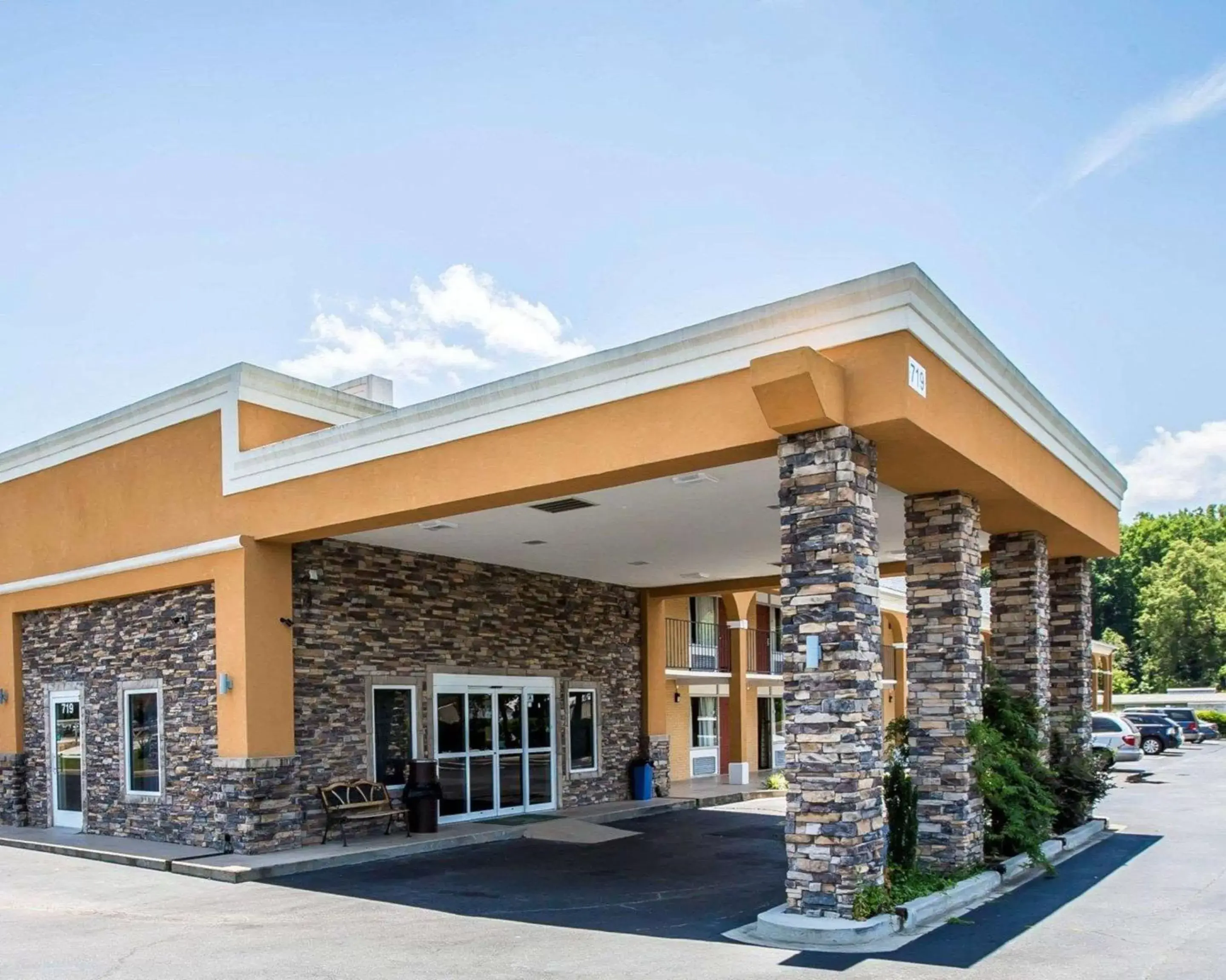 Property building in Quality Inn Greenwood Hwy 25