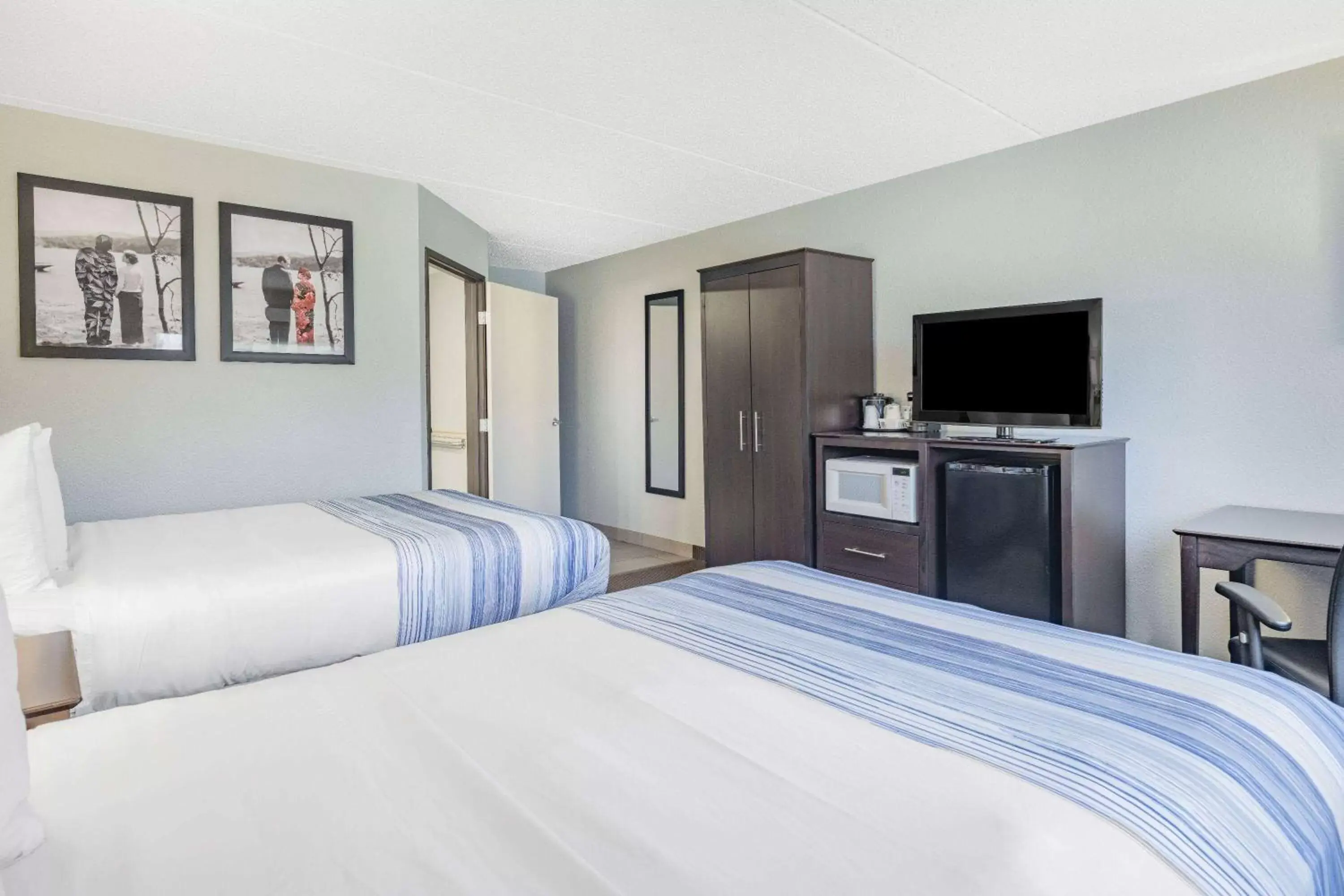 Photo of the whole room, Bed in AmericInn by Wyndham Plover Stevens Point