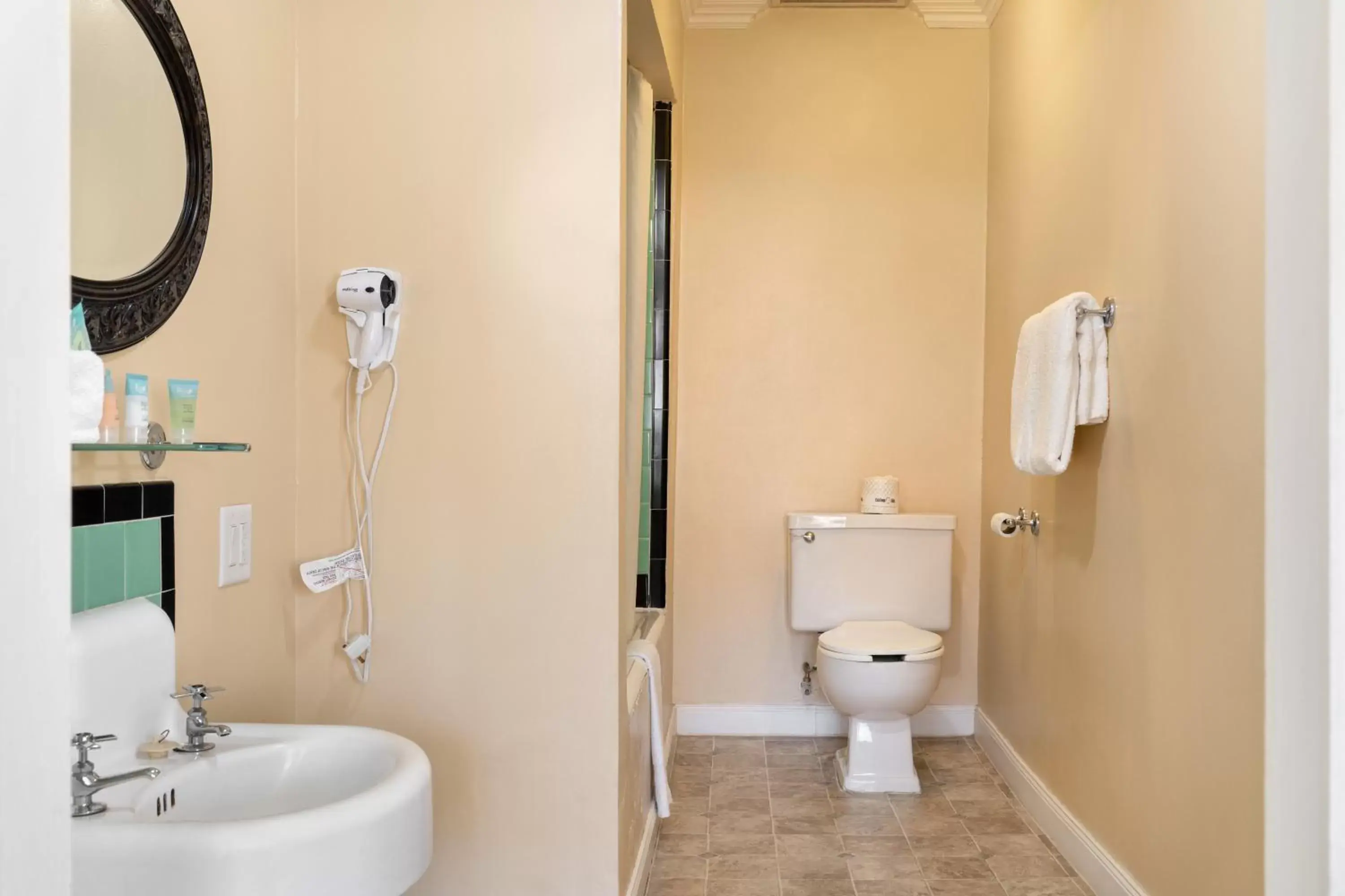 Toilet, Bathroom in Historic Sonora Inn