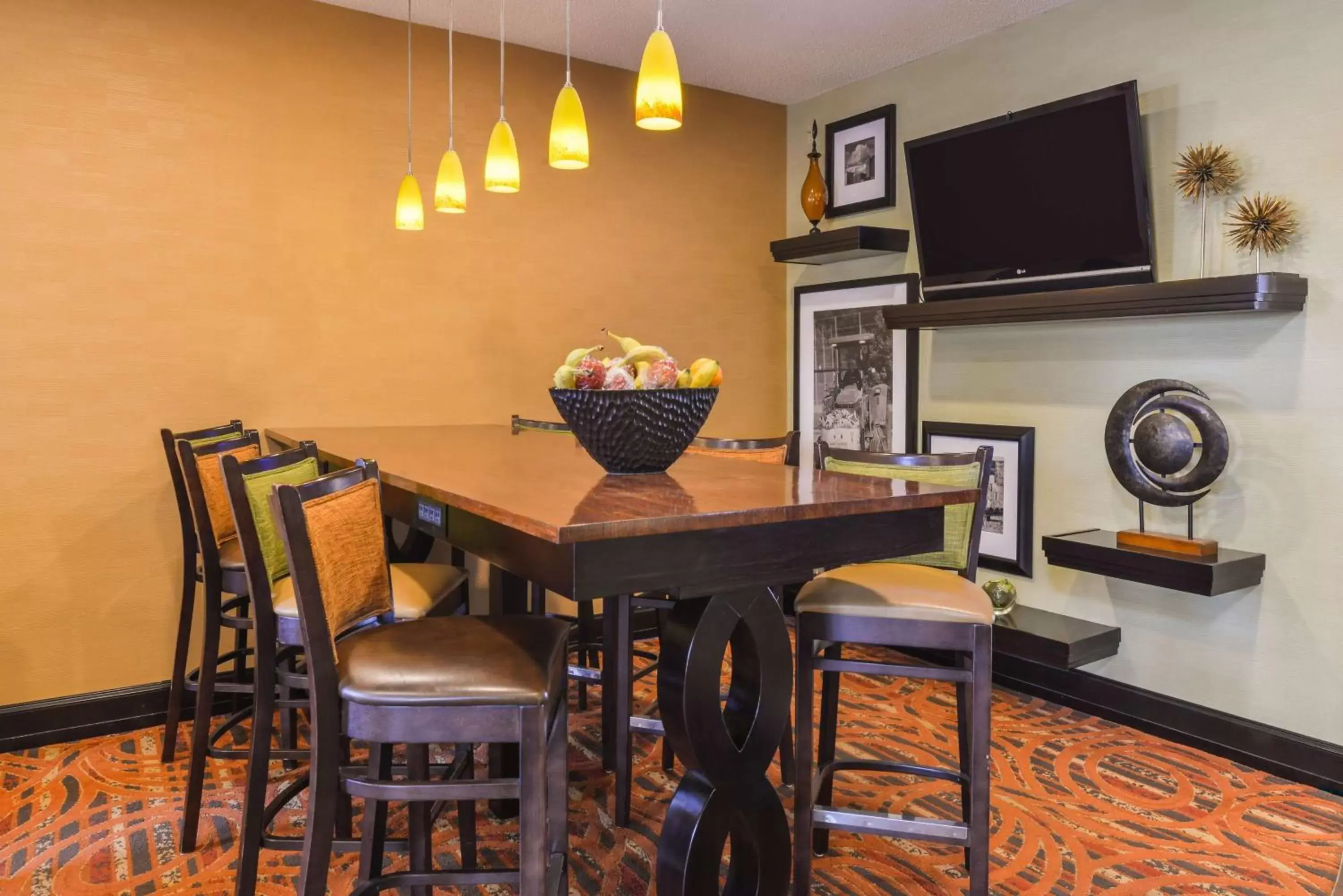 Dining Area in Hampton Inn Elkhart