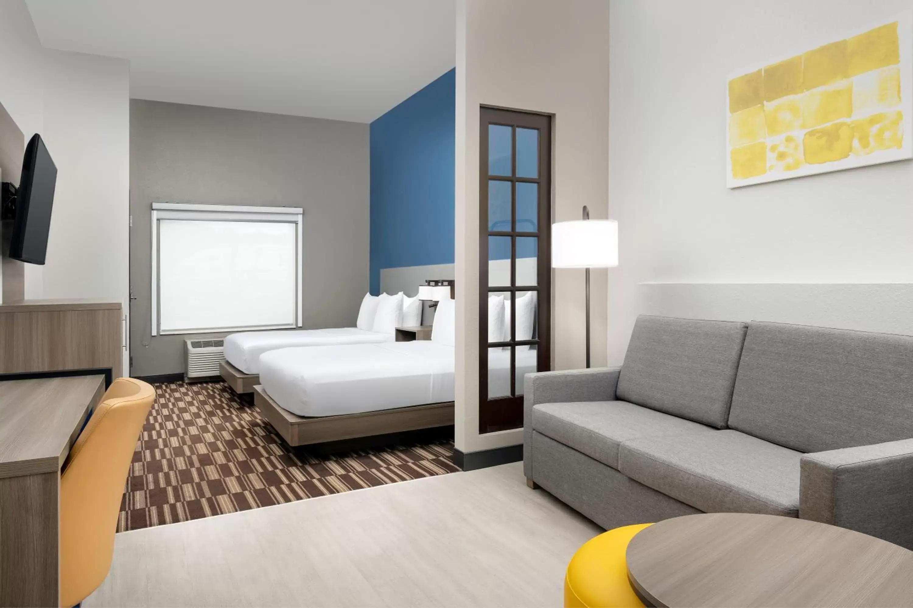 Seating area, Bed in Comfort Suites Lake City Seating area, Bed in Comfort Suites Lake City