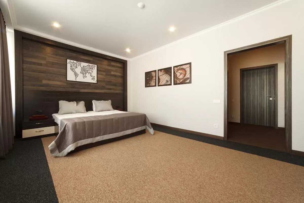 Photo of the whole room in Meridian