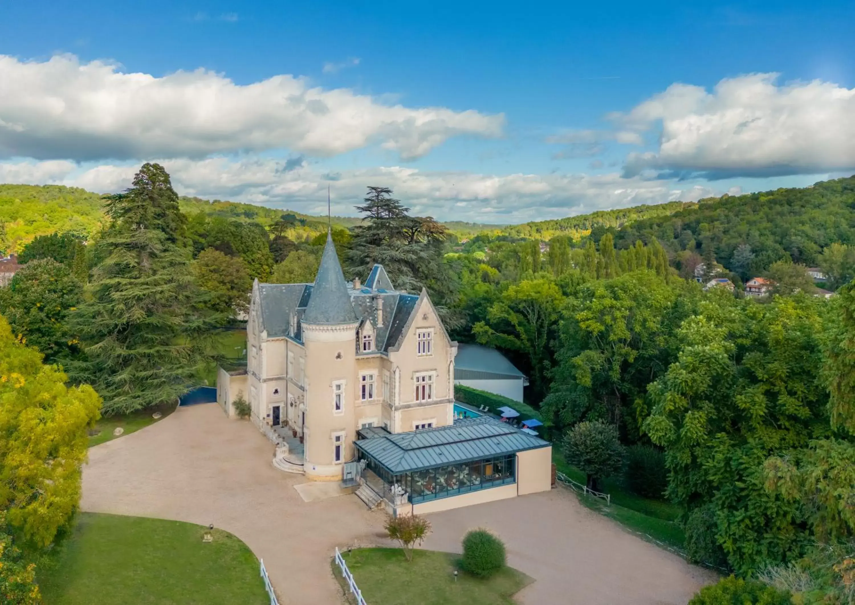 Property building, Bird's-eye View in Château des Reynats