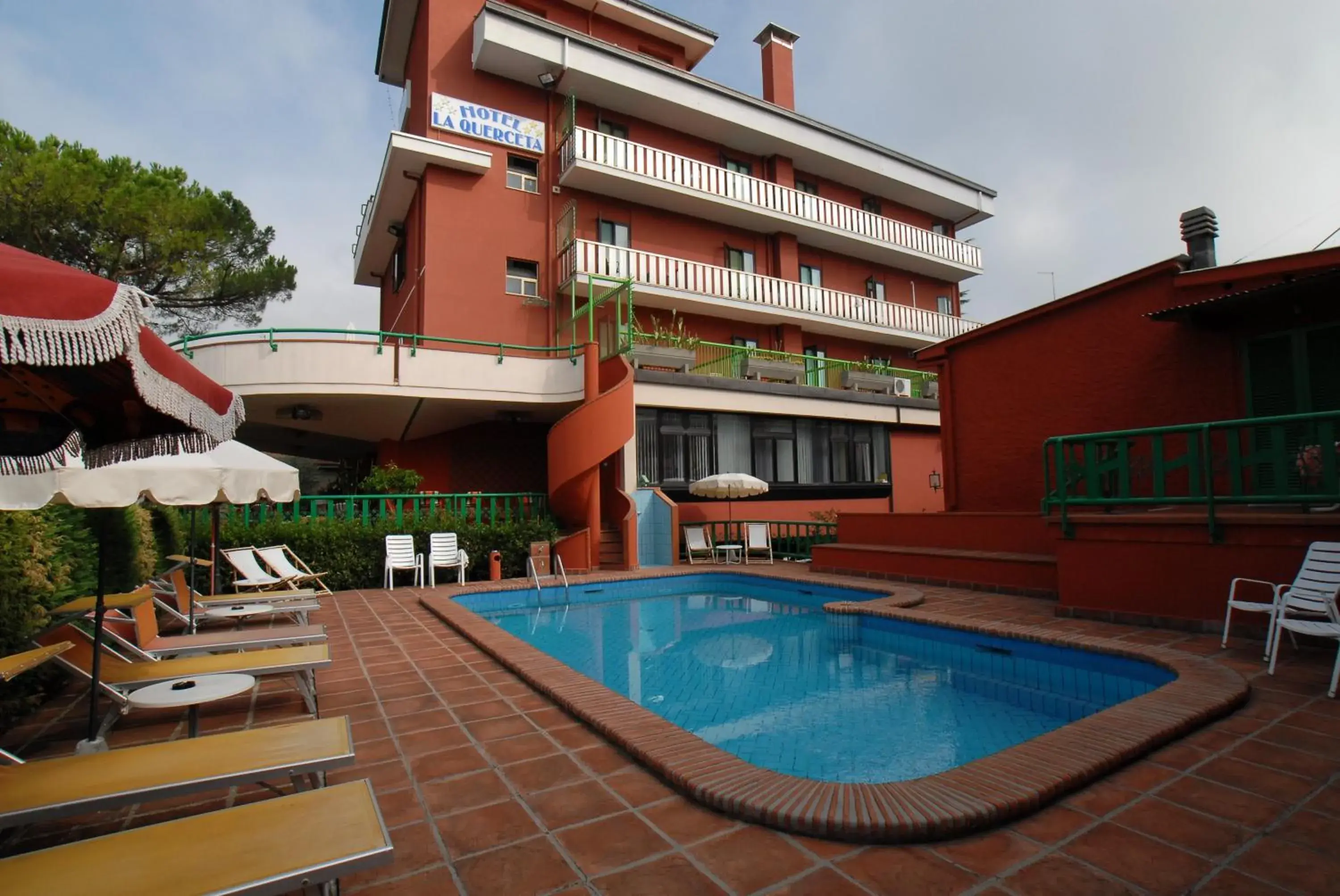 Area and facilities, Swimming Pool in Hotel La Querceta