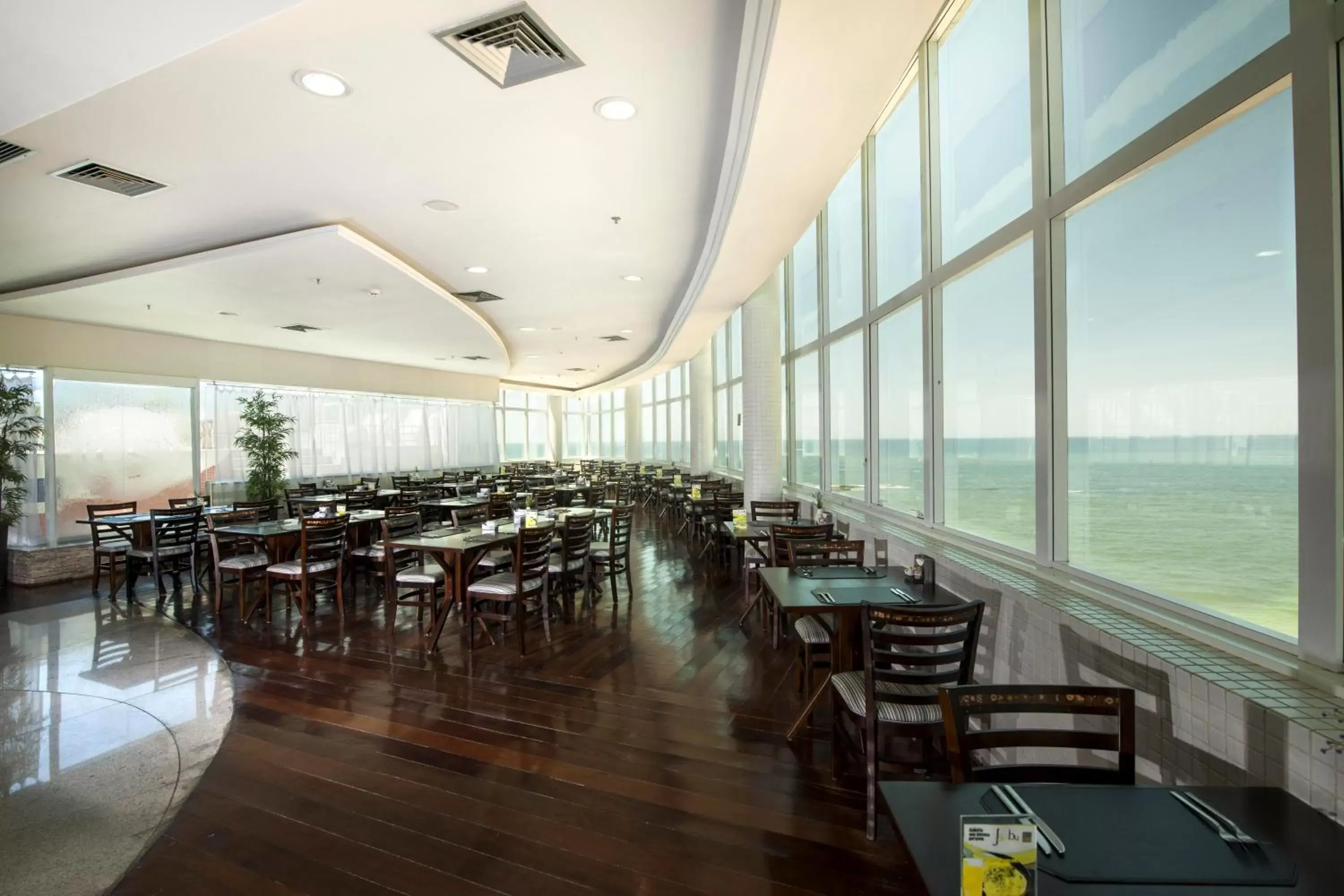 Restaurant/places to eat in Comfort Suites Macaé Restaurant/places to eat in Comfort Suites Macaé