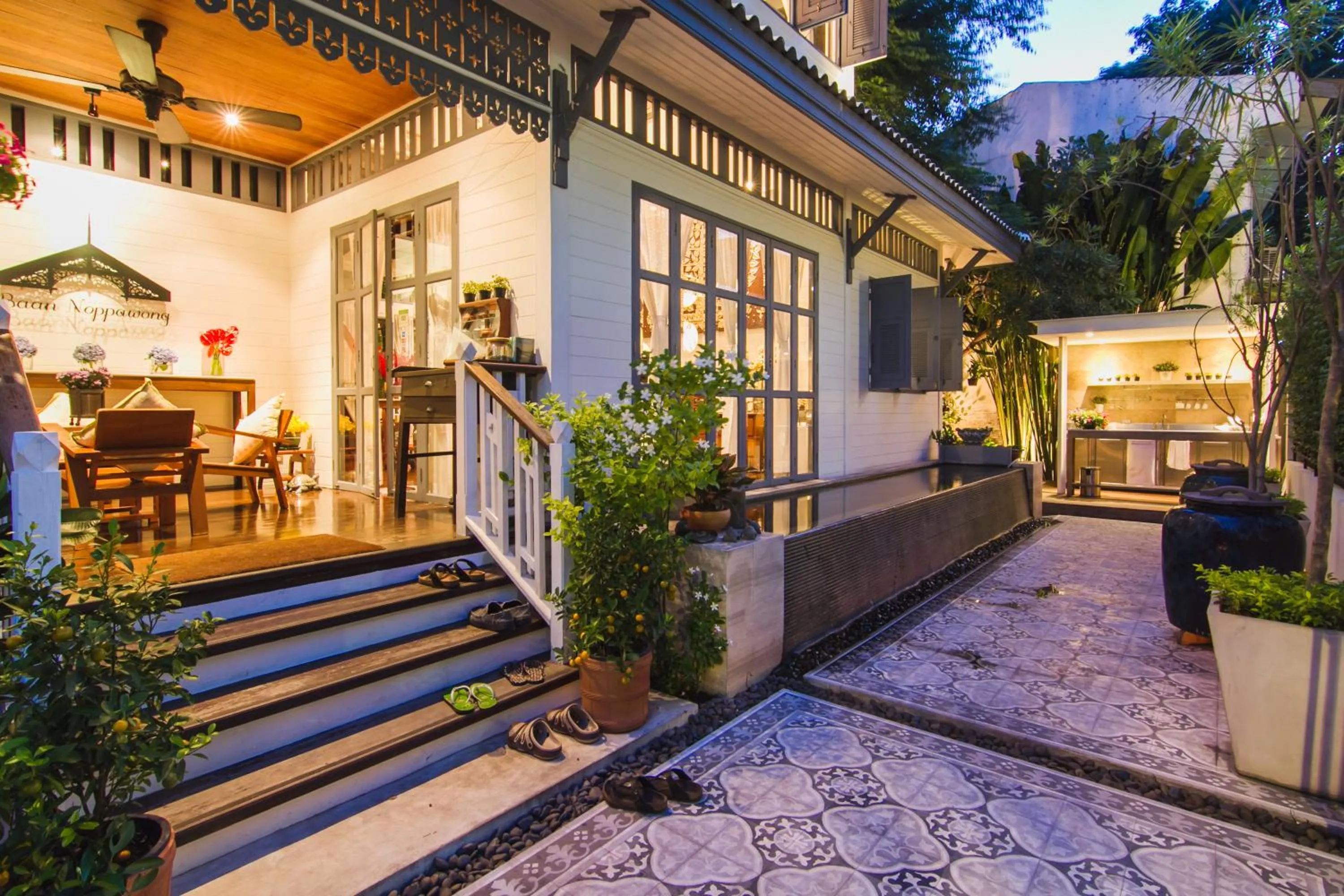 Property building in Baan Noppawong