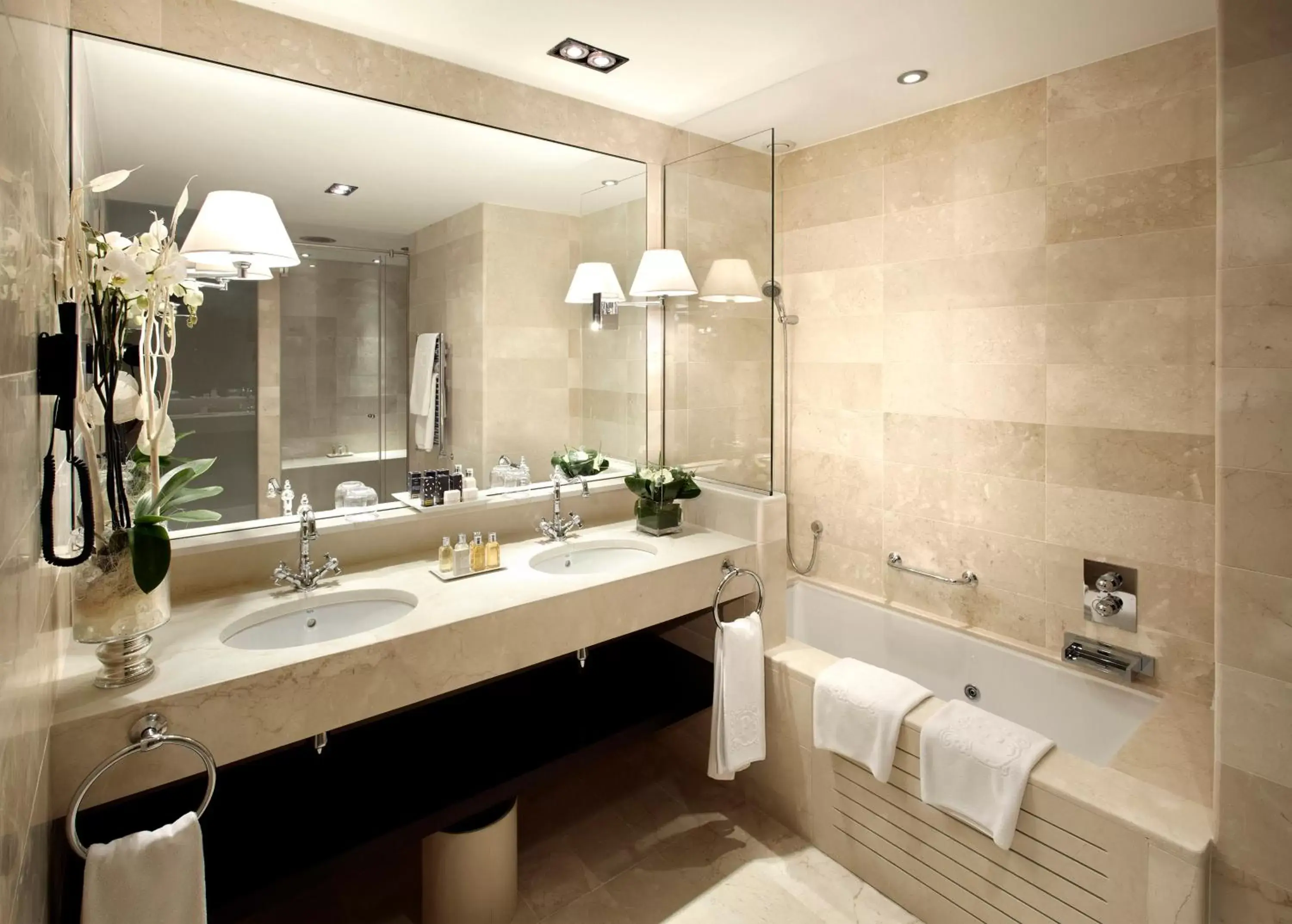 Hot Tub, Bathroom in Hotel El Palace Barcelona