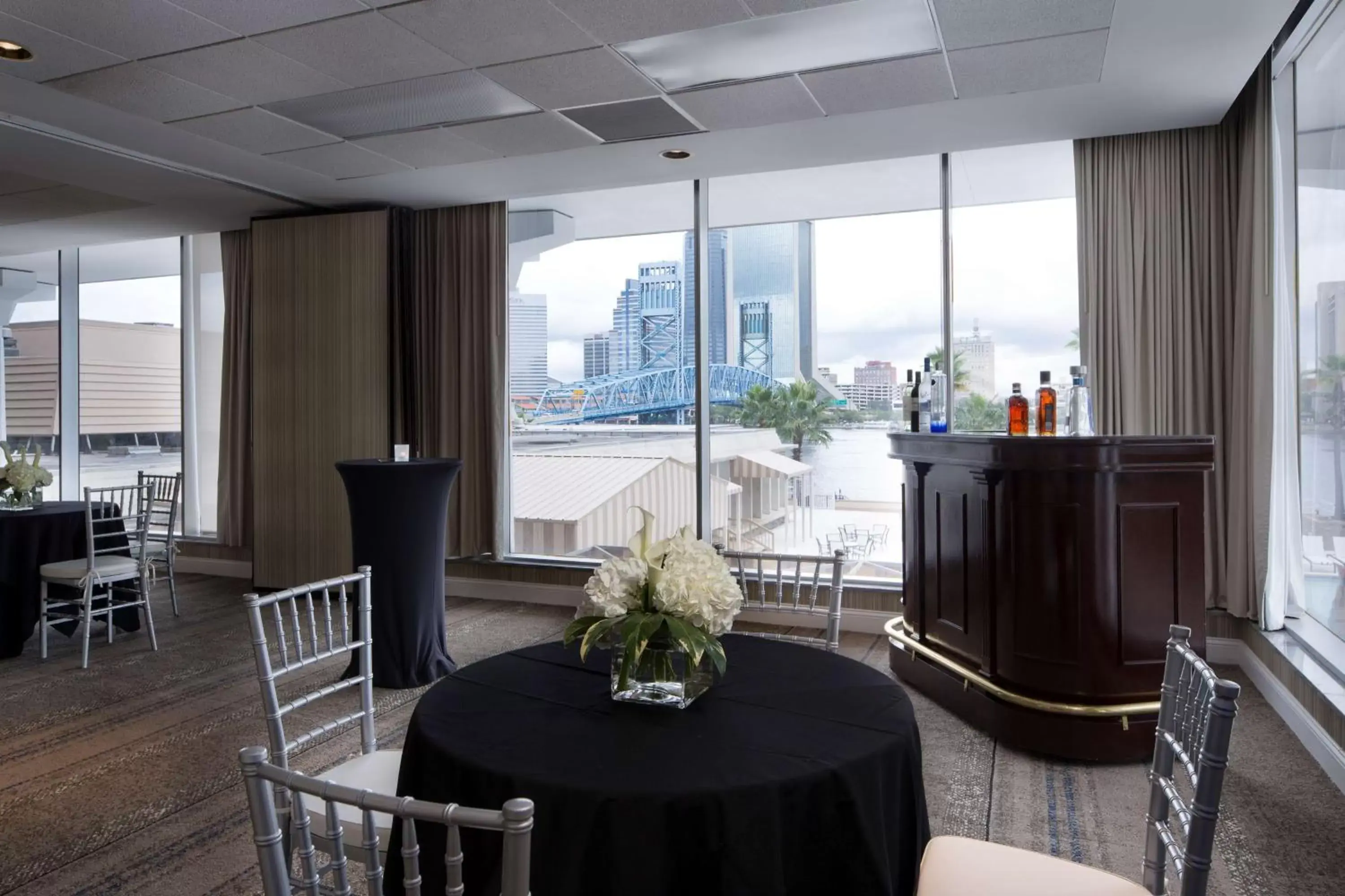 Meeting/conference room, Dining Area in DoubleTree by Hilton Jacksonville Riverfront, FL