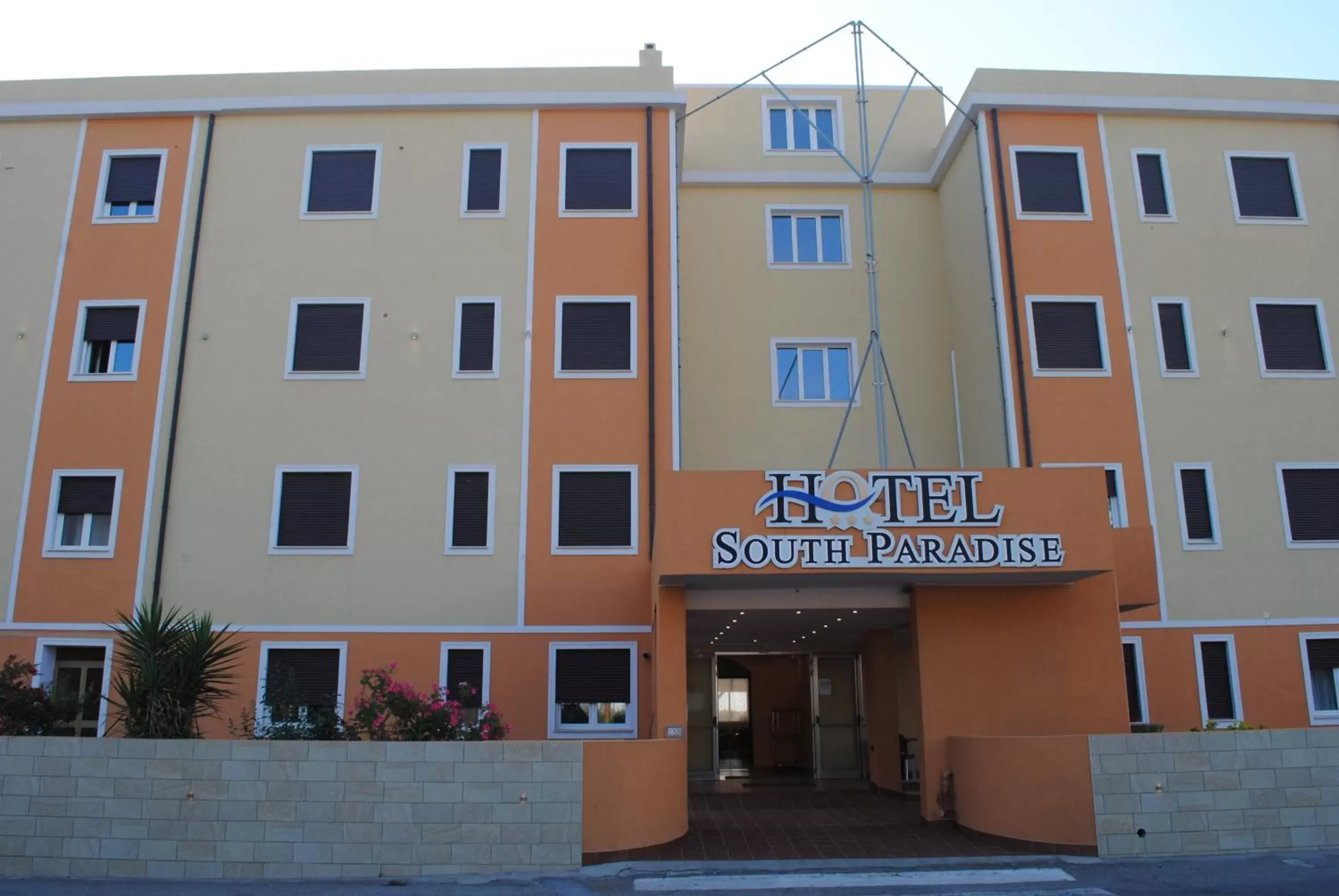 Facade/entrance, Property Building in Hotel South Paradise