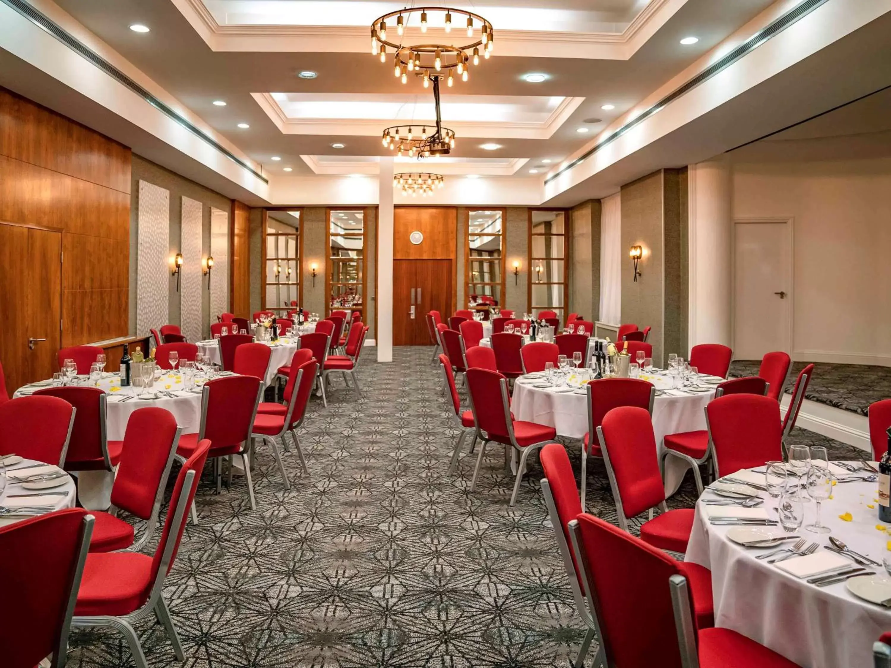 On site, Restaurant/Places to Eat in Mercure Nottingham City Centre Hotel