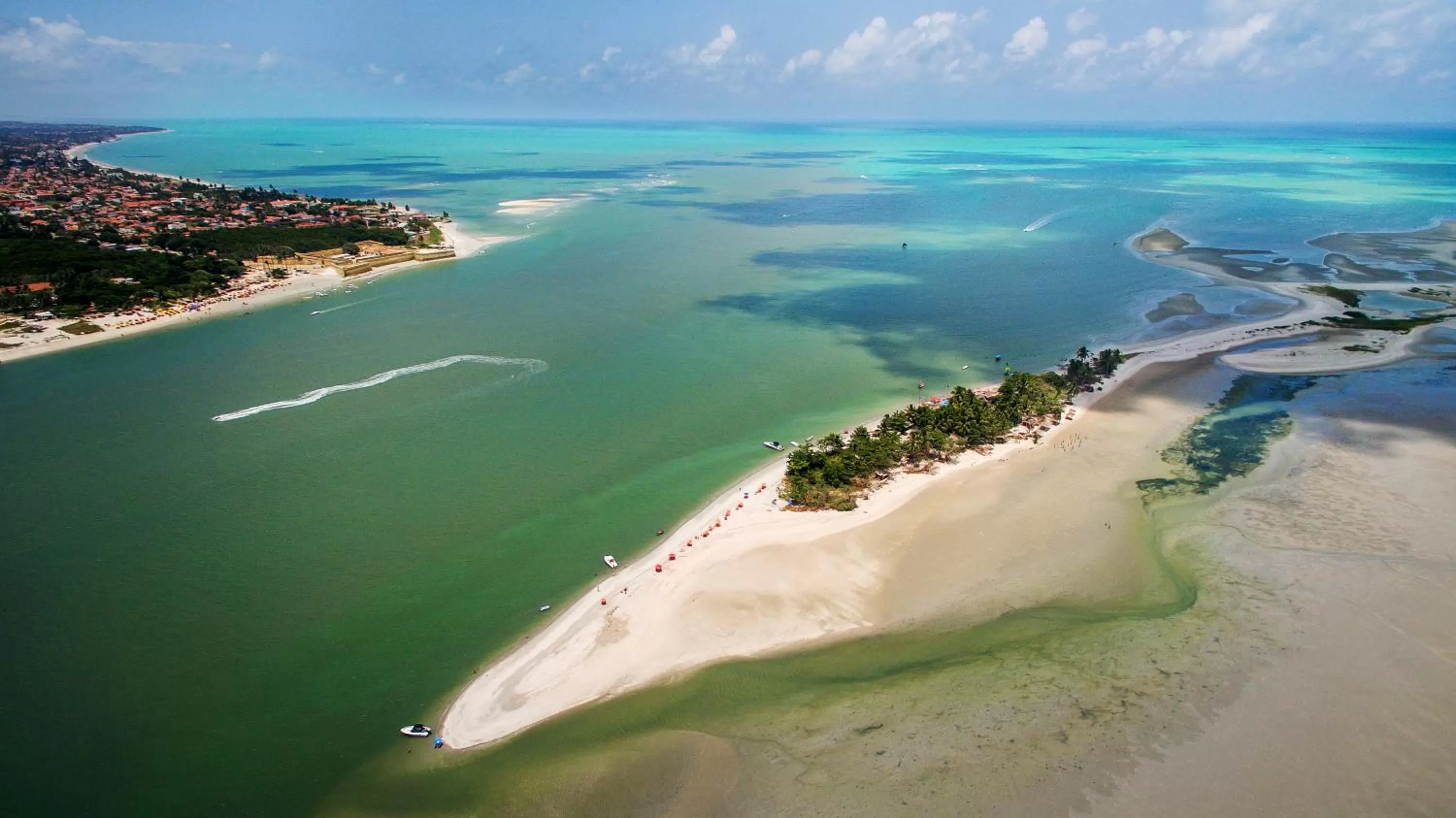 Beach in Manga Verde Beach Residence