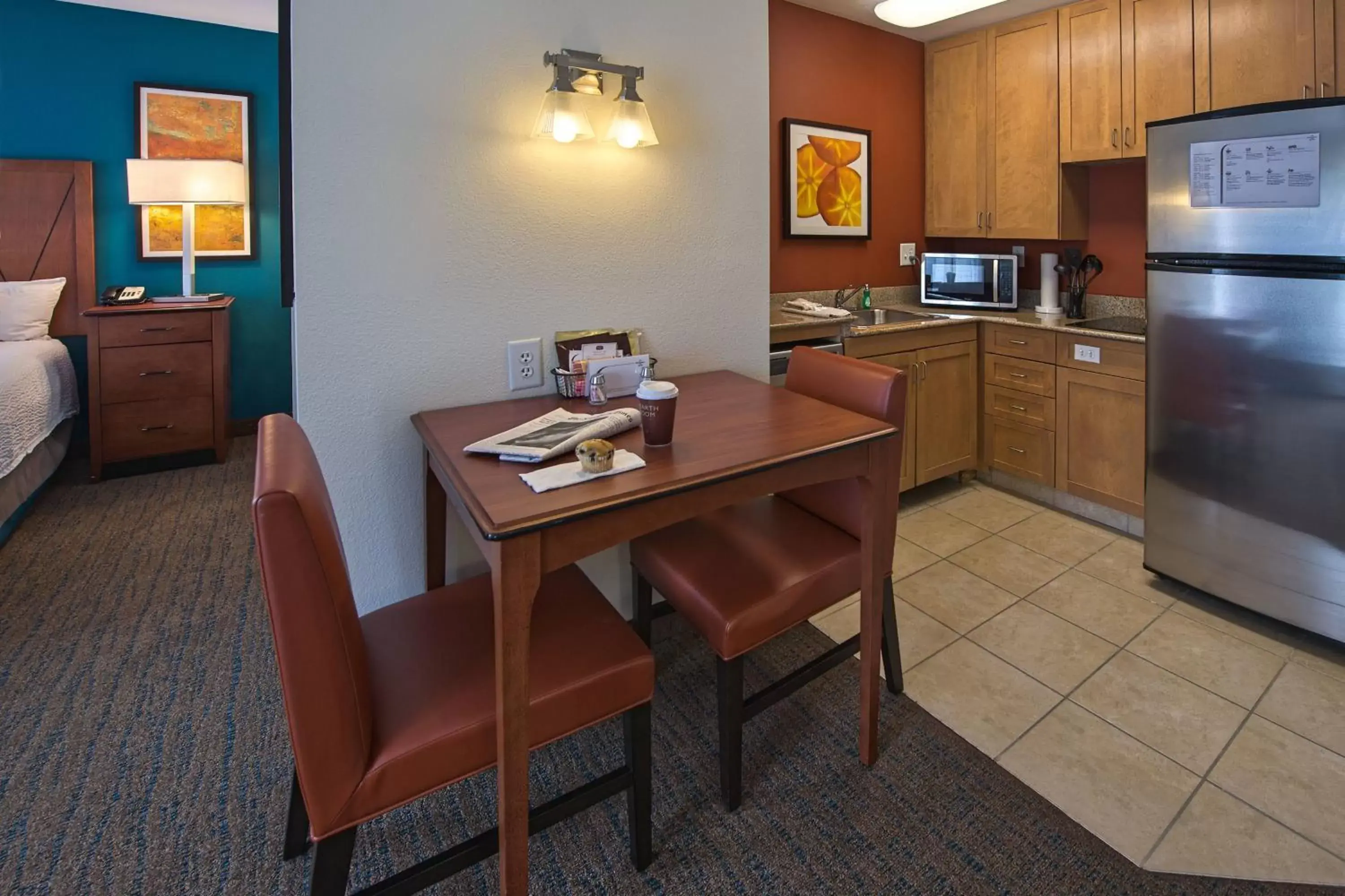 Kitchen or kitchenette, Dining Area in Residence Inn by Marriott Fayetteville Cross Creek