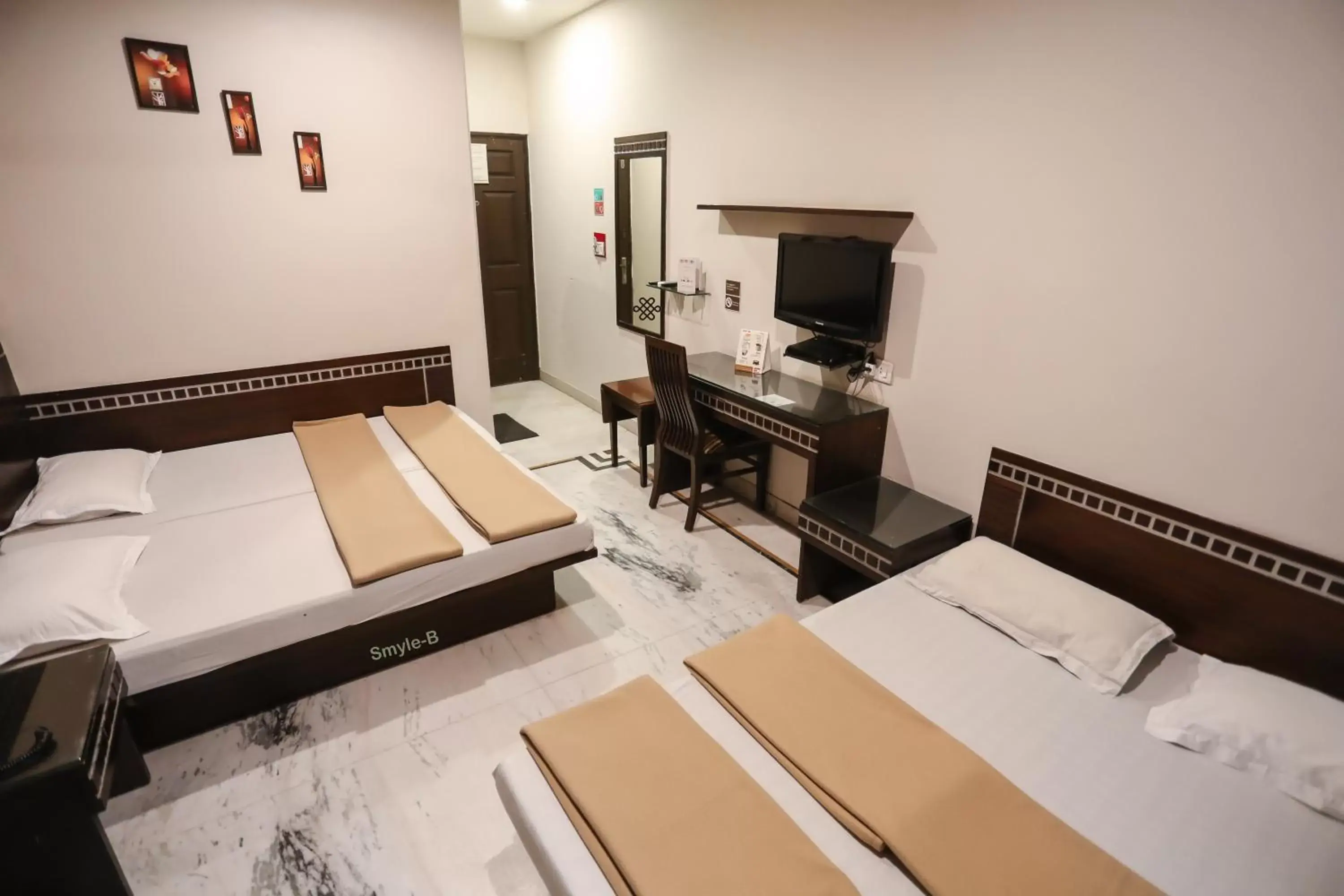 Bed in Smyle Inn - Best Value Hotel near New Delhi Station