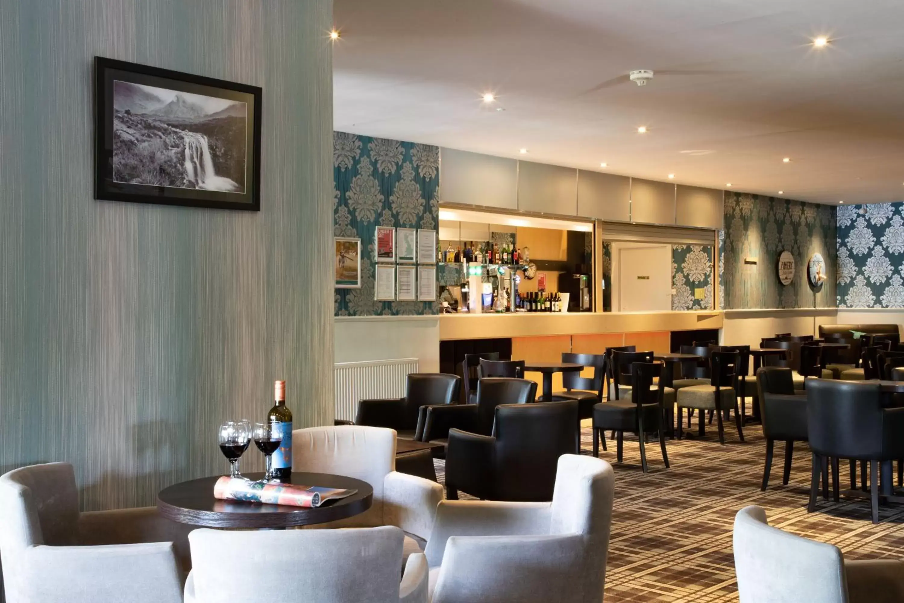 Lounge or bar, Restaurant/Places to Eat in The Caledonian Hotel